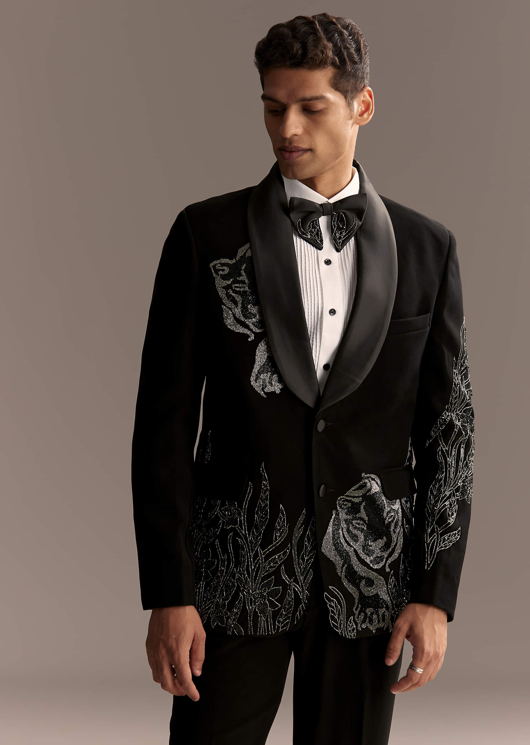 black_tuxedo_for_men_with_cut_dana_and_beads-sg323144-1-nosto_5.jpg