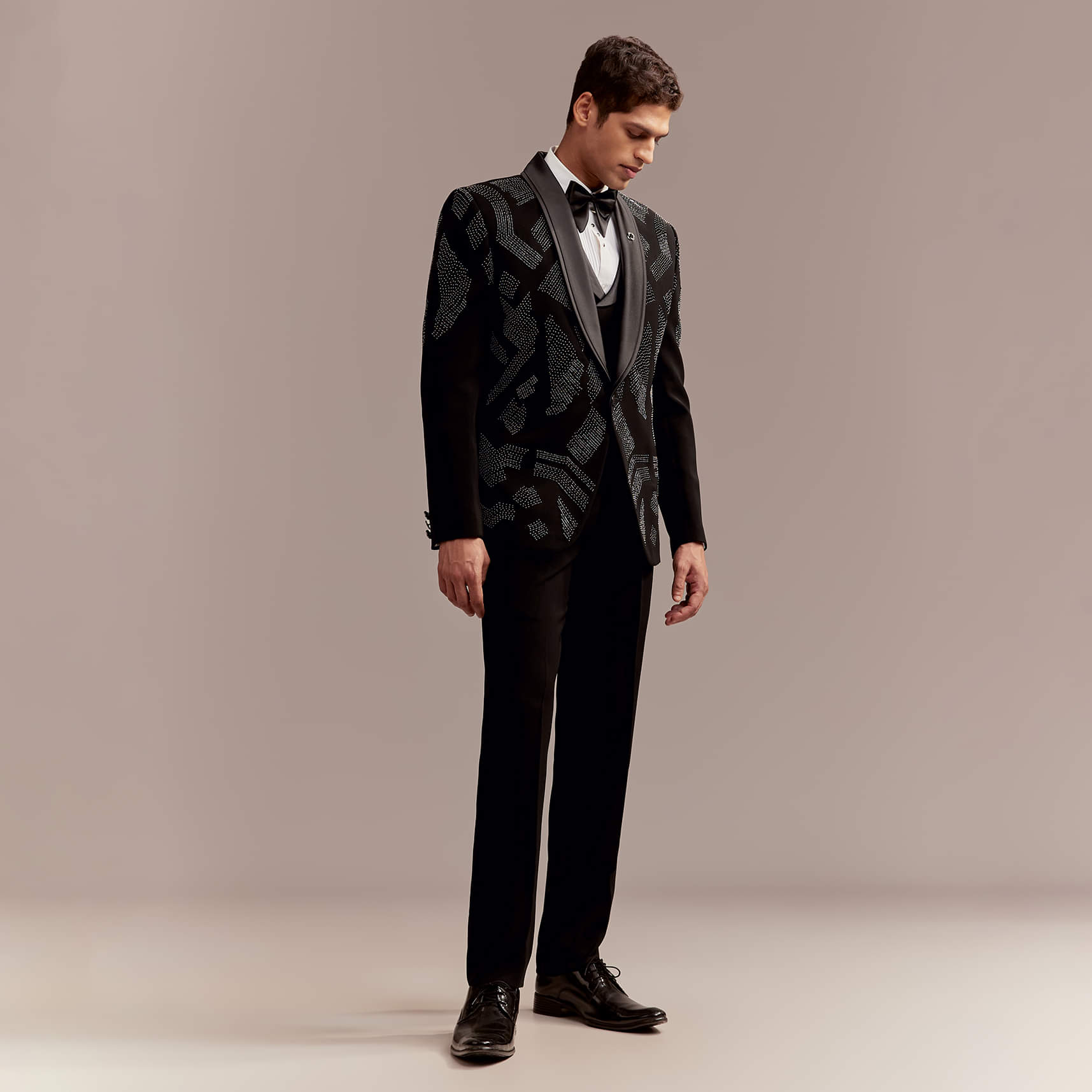 black_tuxedo_for_men_with_modern_geometric-sg356326-1_2.jpg