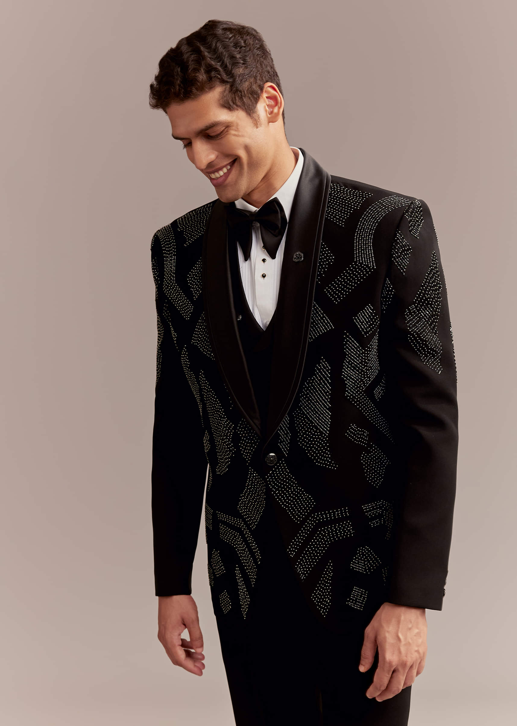 black_tuxedo_for_men_with_modern_geometric-sg356326-1_5.jpg