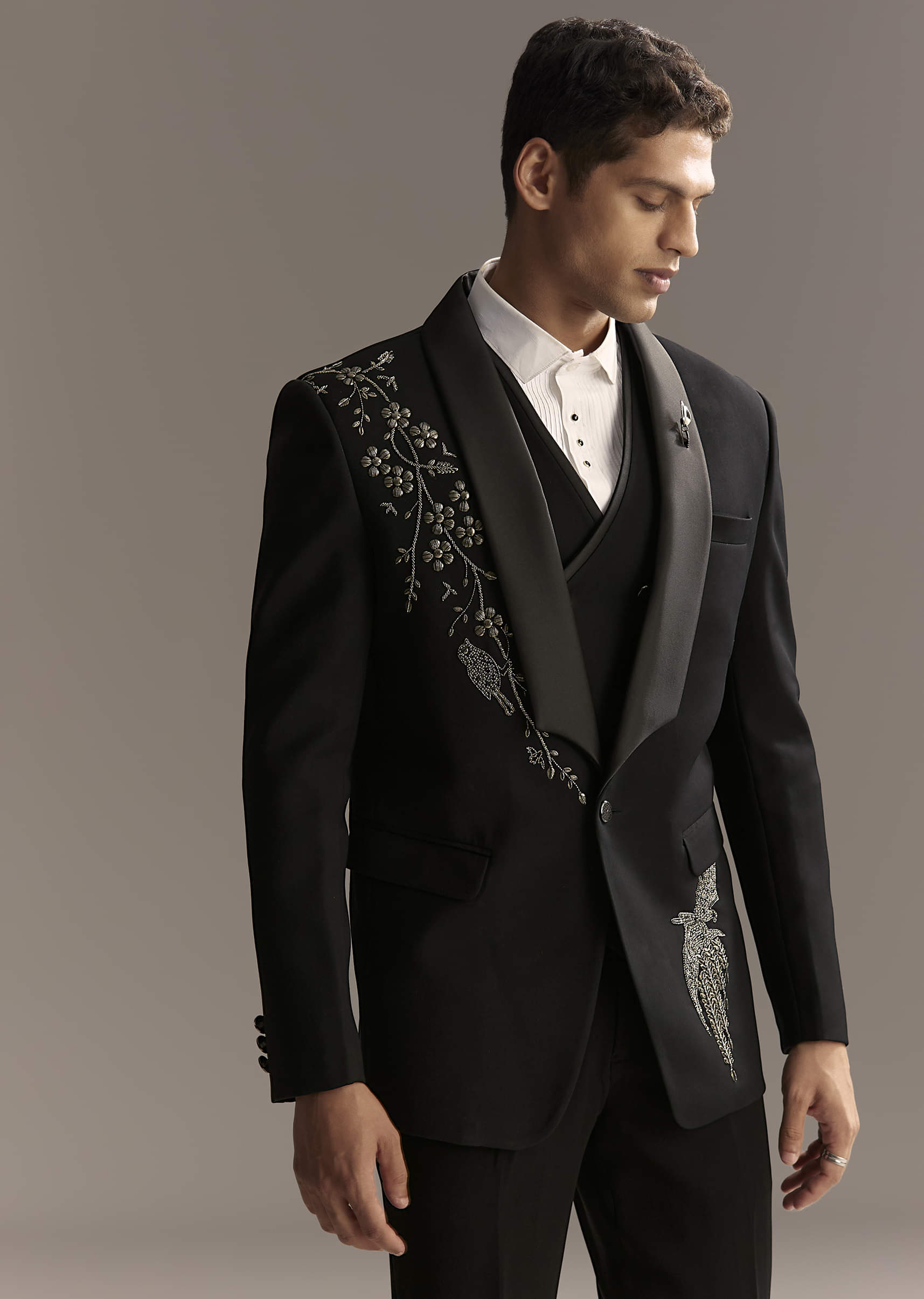 black_tuxedo_for_men_with_rich_hand-sg360467-1-nosto_6.jpg