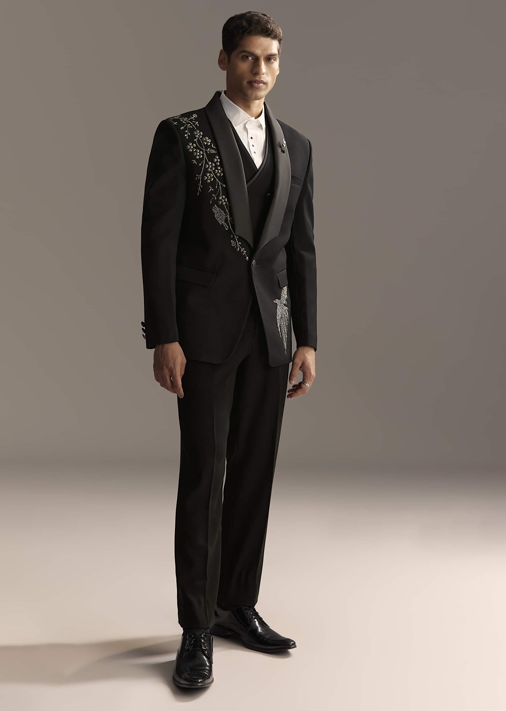 black_tuxedo_for_men_with_rich_hand-sg360467-1-nosto_7.jpg