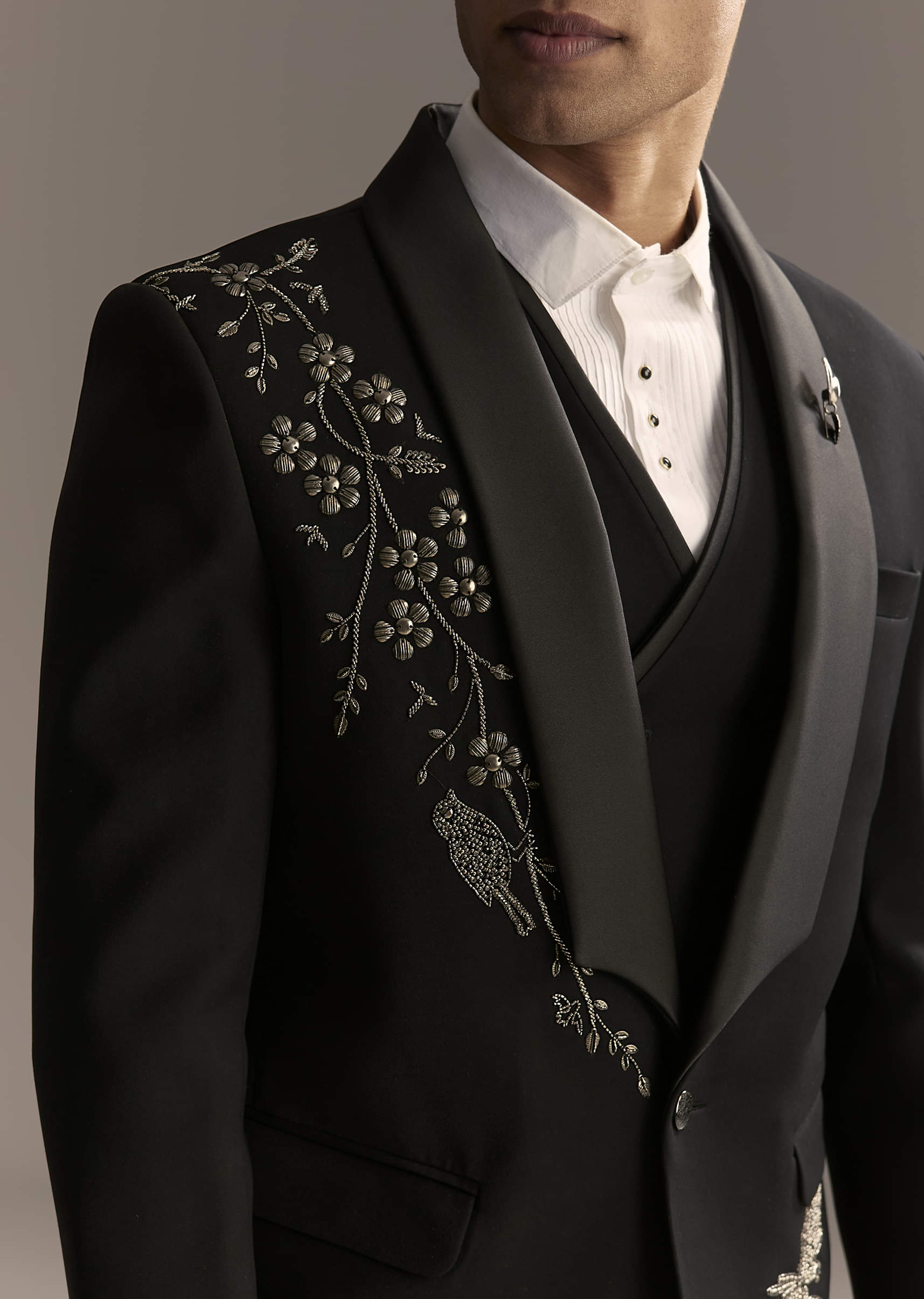 black_tuxedo_for_men_with_rich_hand-sg360467-1-nosto_8.jpg