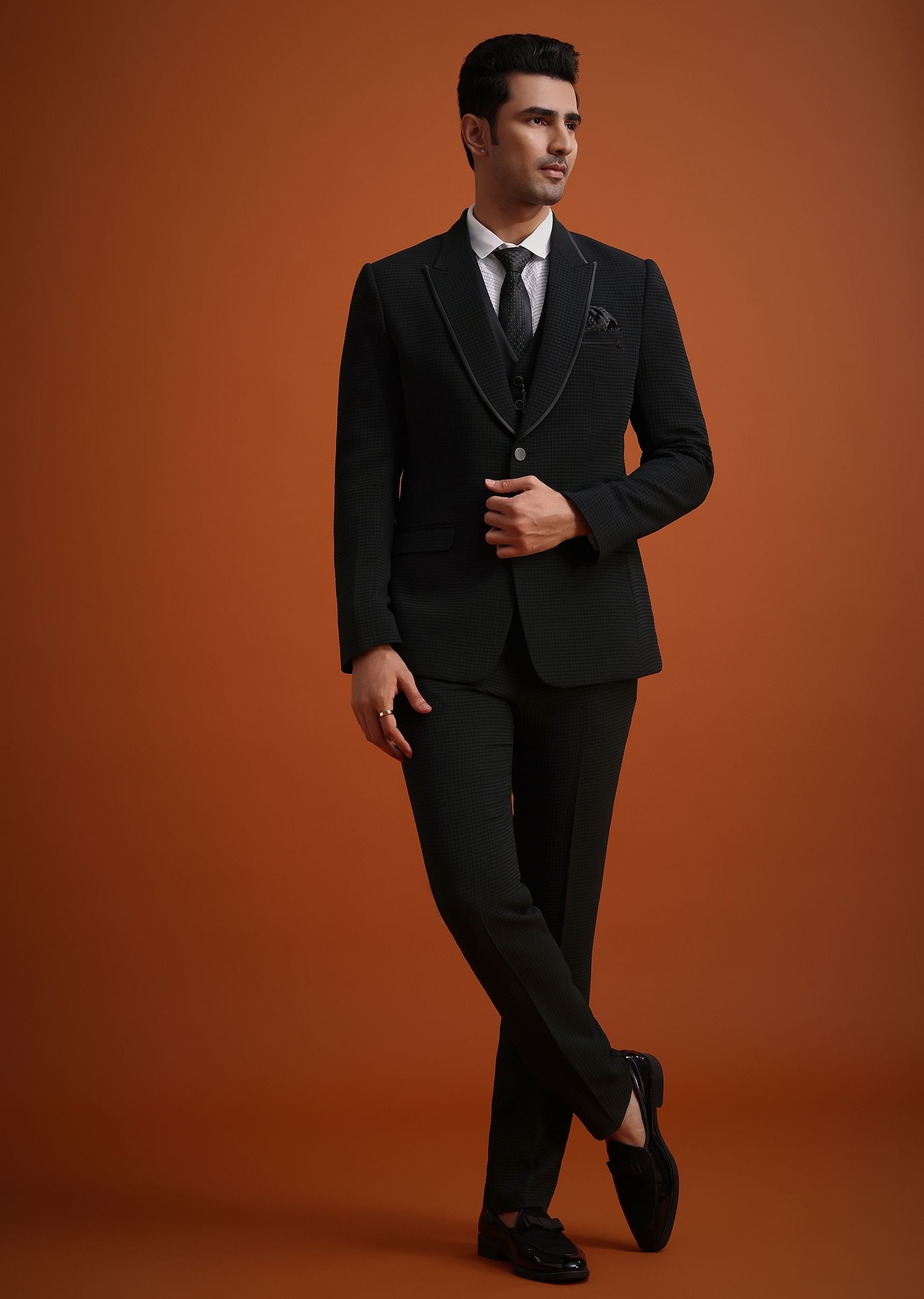 black_tuxedo_set_with_pocket_square-sg248308_6_5320a476-7b84-4466-87ac-7863ab715d15.jpg