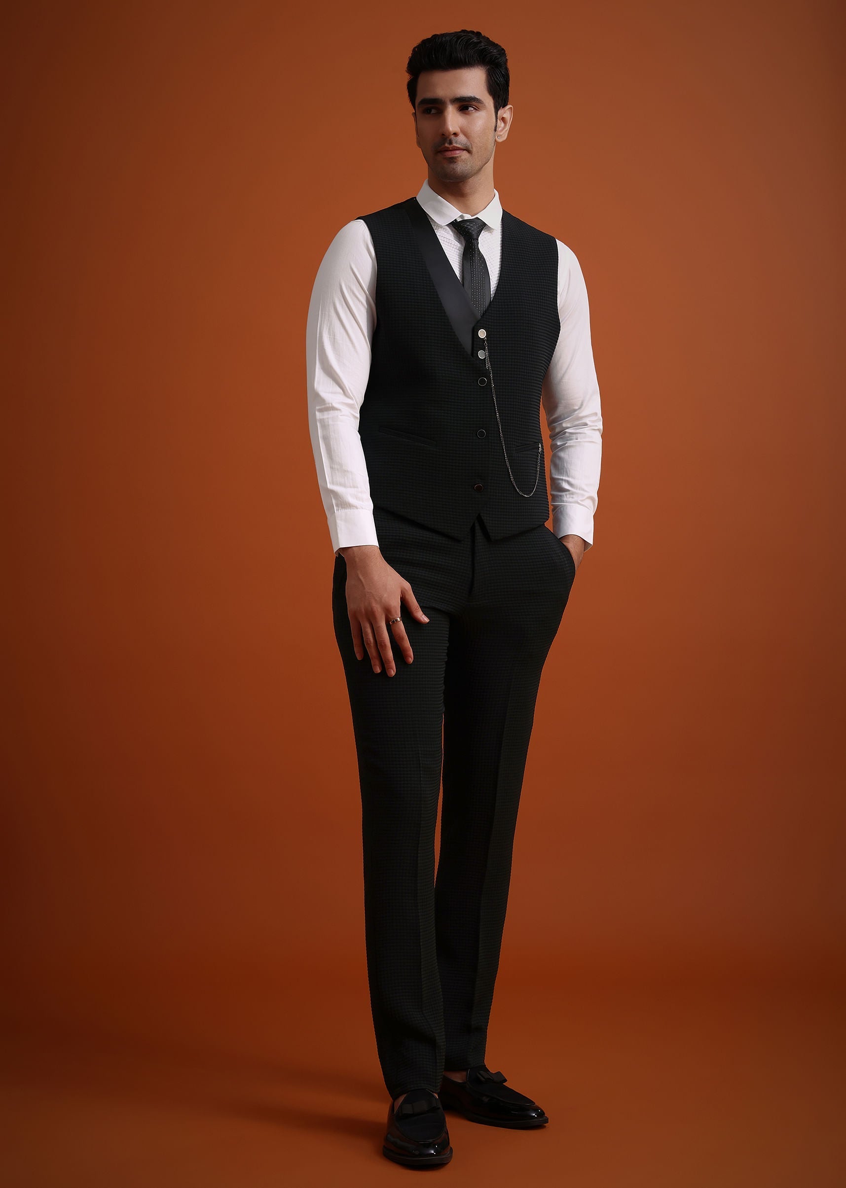 black_tuxedo_set_with_pocket_square-sg248308_9_dd122c3f-ad76-4fb0-9c0c-8a81b14a6d96.jpg
