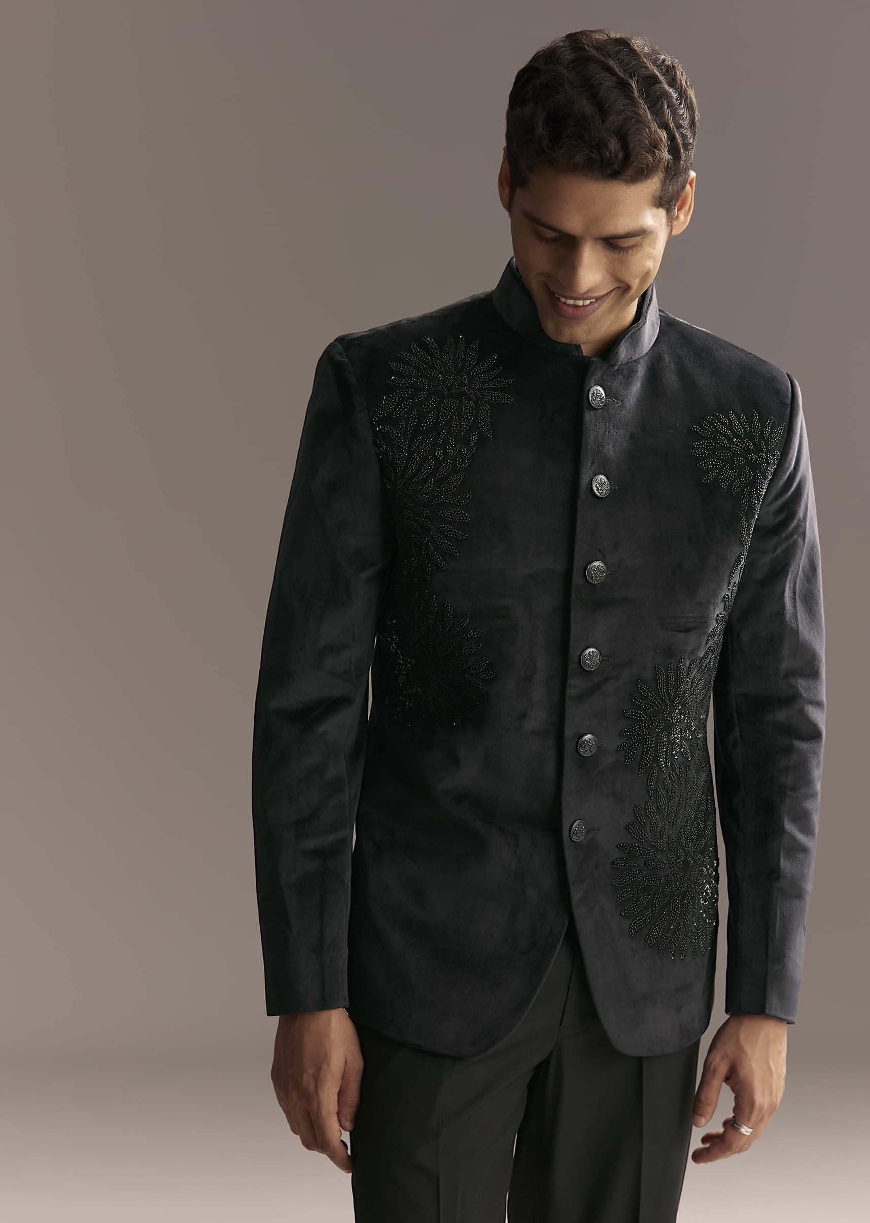 black_velvet_jodhpuri_suit_for_men_with_beads_and_sequins-sg323136-1-nosto_5.jpg