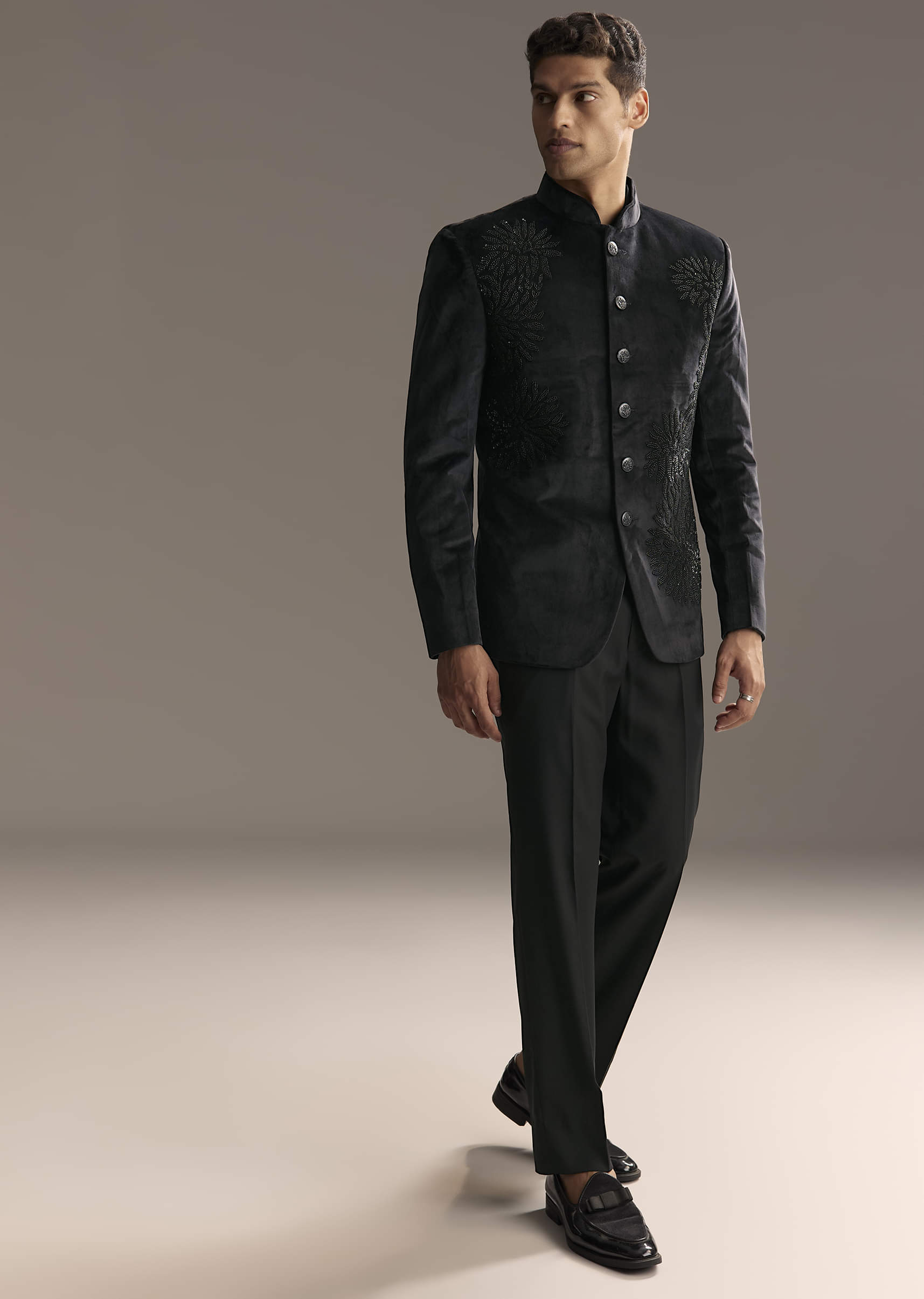 black_velvet_jodhpuri_suit_for_men_with_beads_and_sequins-sg323136-1-nosto_6.jpg