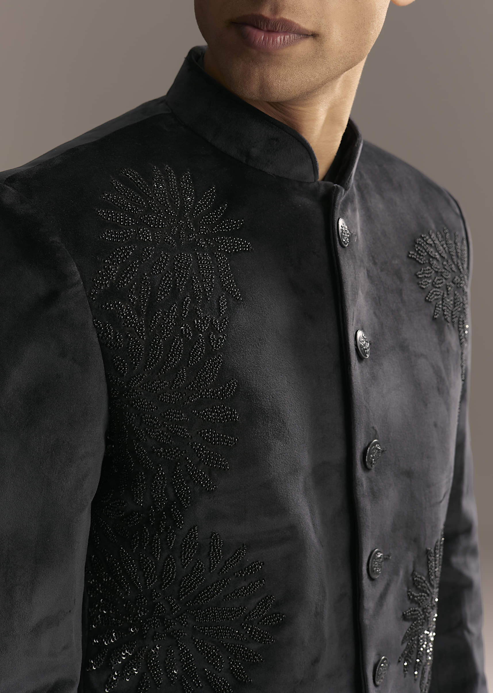 black_velvet_jodhpuri_suit_for_men_with_beads_and_sequins-sg323136-1-nosto_7.jpg