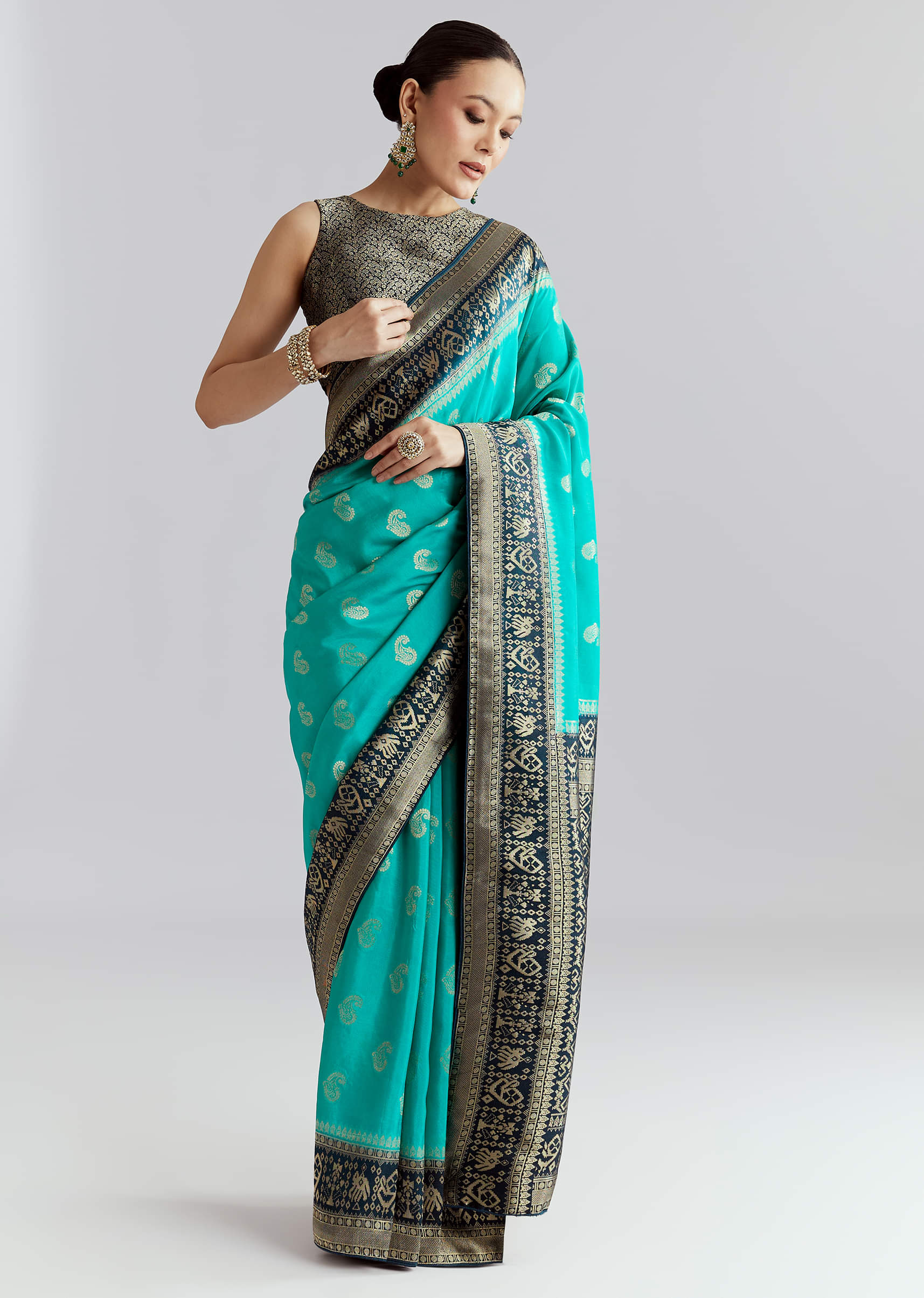 blue-banarasi-silk-woven-saree-with-zari-paisley-motifs-sg350478-1.jpg