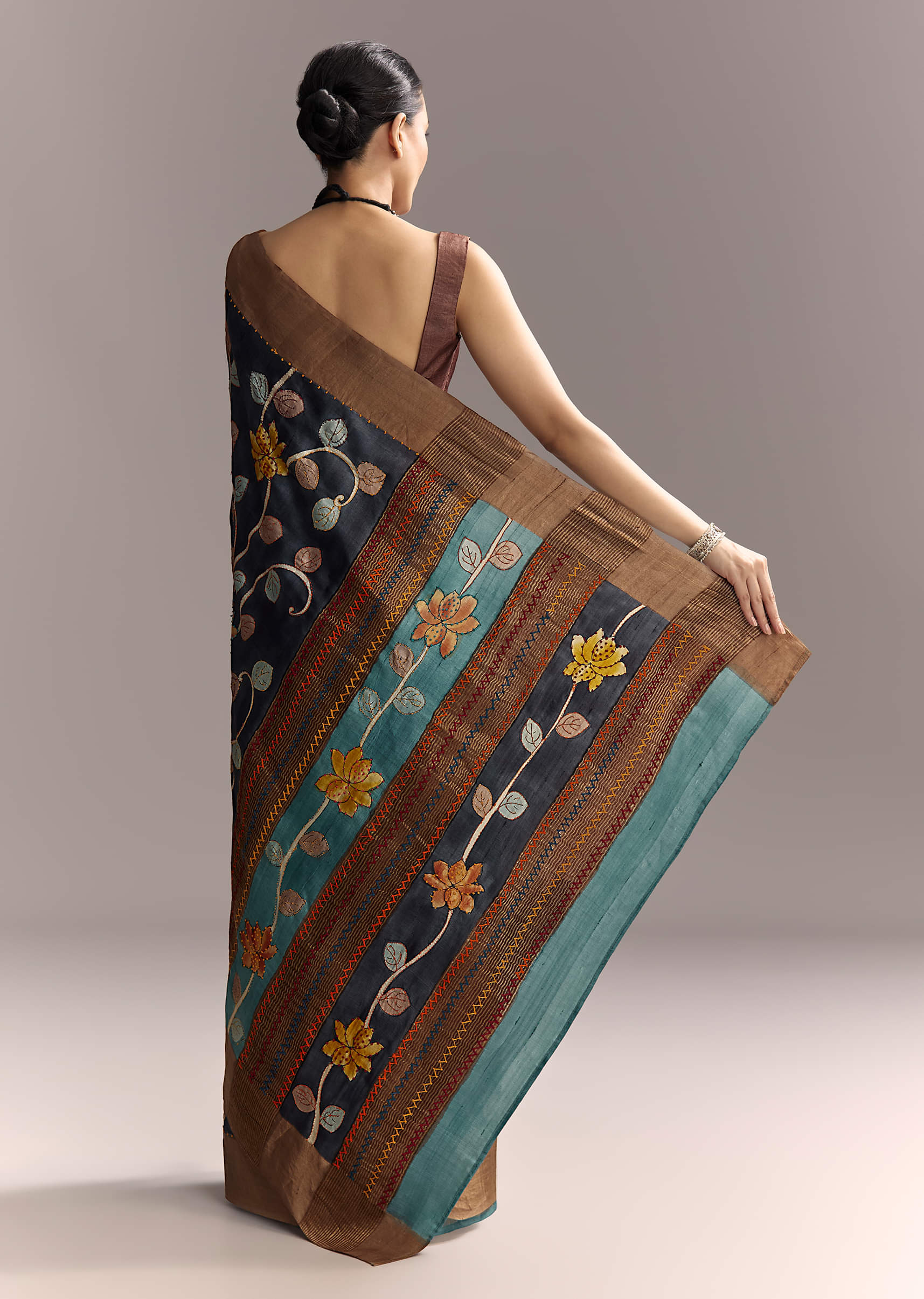 blue-cotton-hand-painted-saree-with-floral-motifs-and-brown-border-sg317771-4.jpg