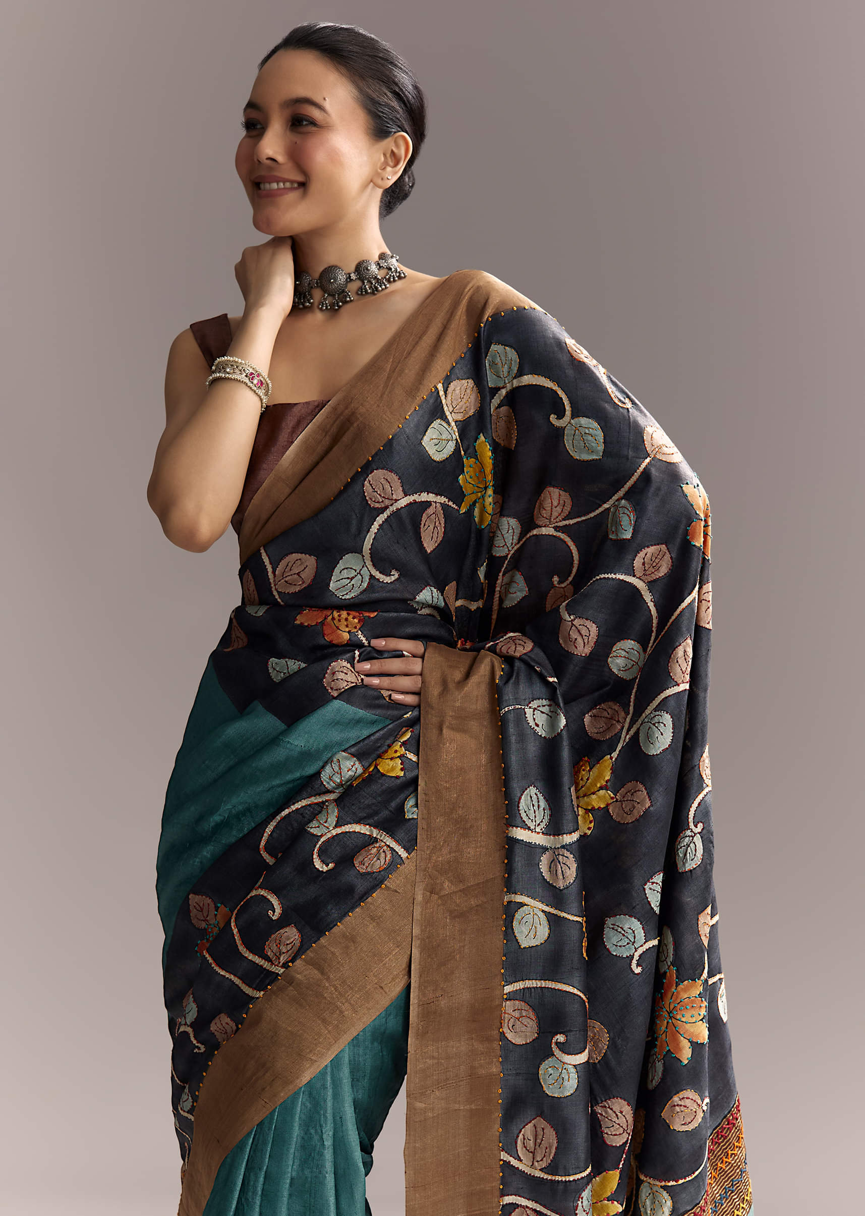 blue-cotton-hand-painted-saree-with-floral-motifs-and-brown-border-sg317771-5.jpg