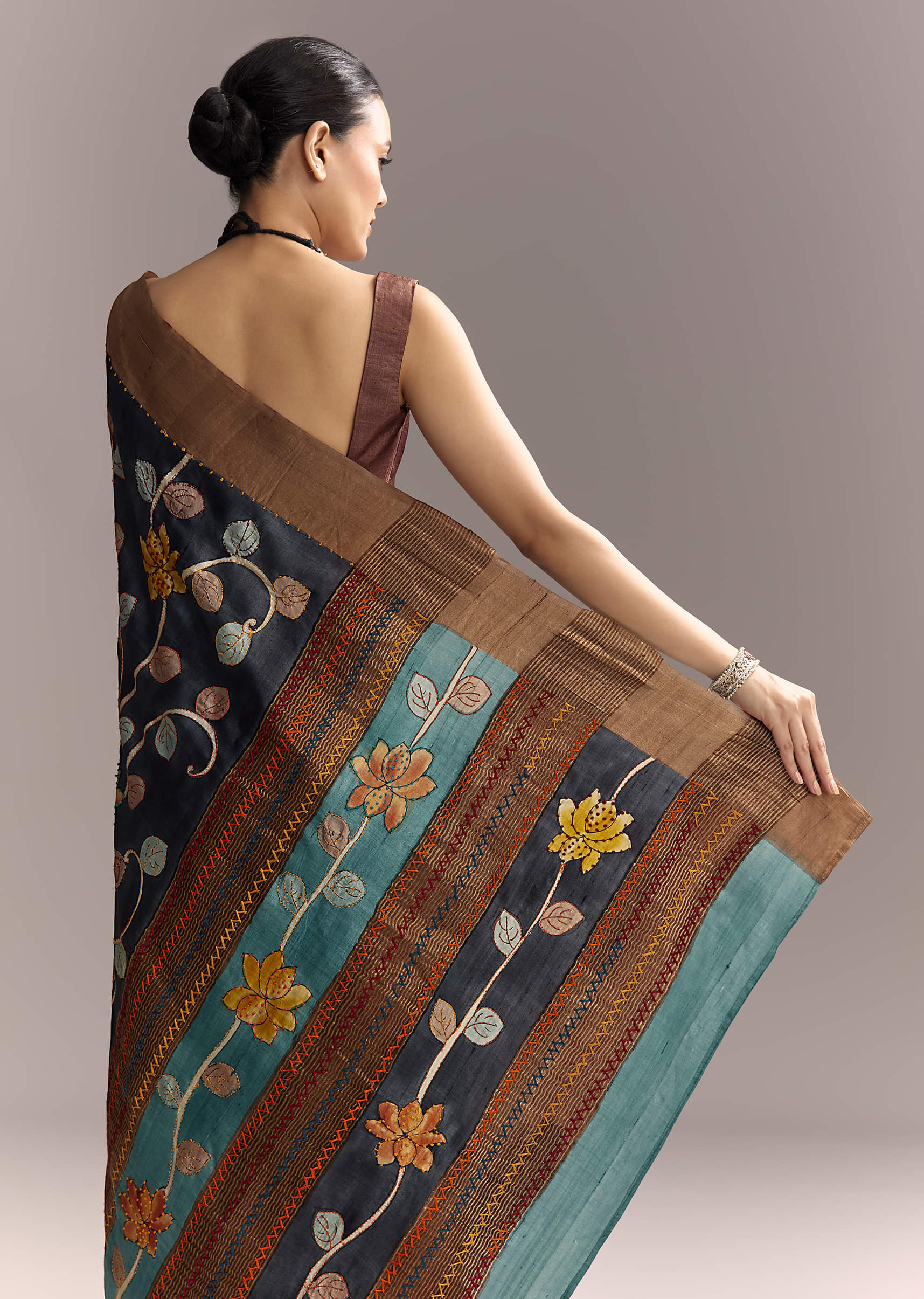 blue-cotton-hand-painted-saree-with-floral-motifs-and-brown-border-sg317771-6.jpg