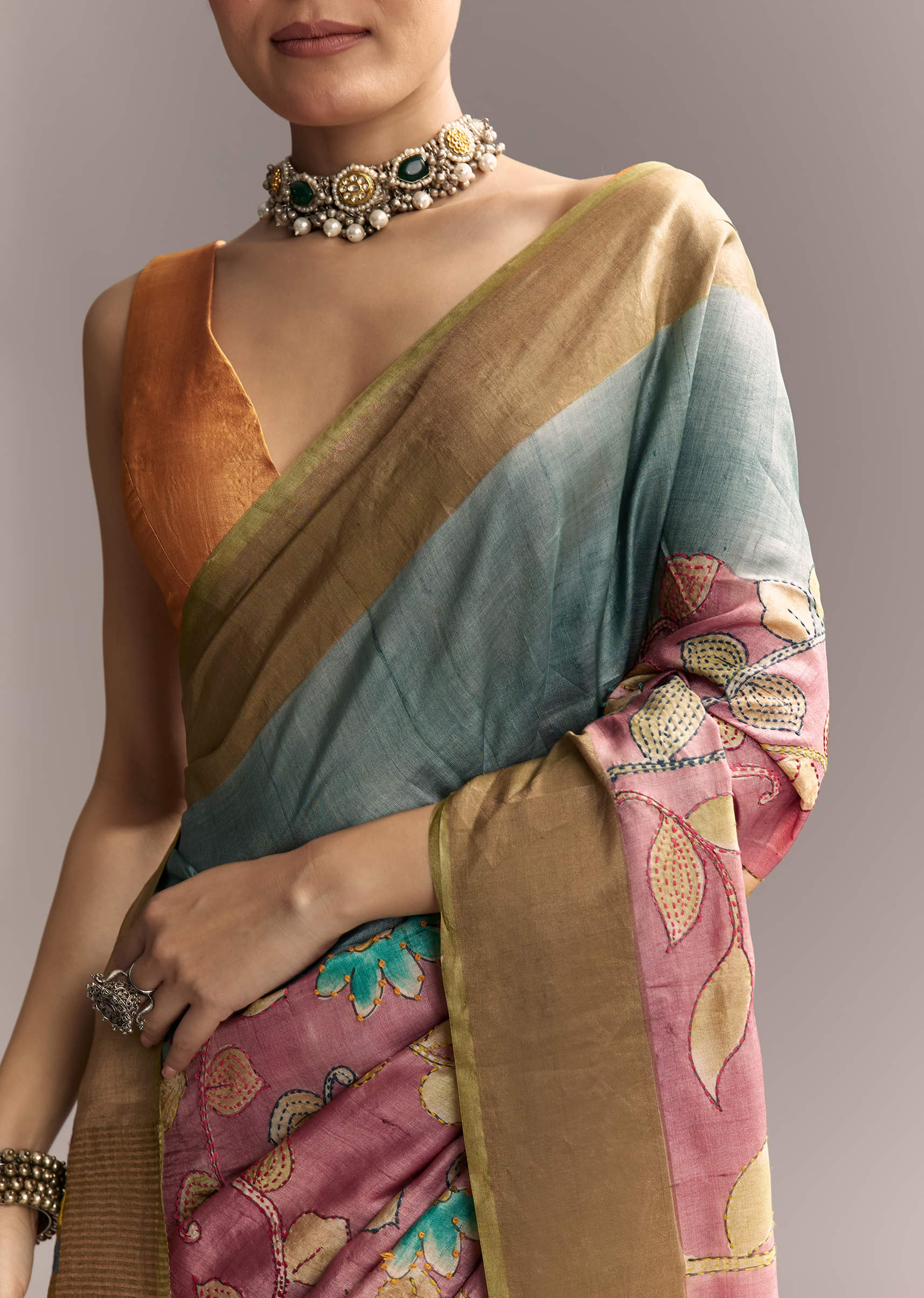 blue-cotton-saree-with-hand-painted-motifs-and-brown-border-sg317776-2.jpg