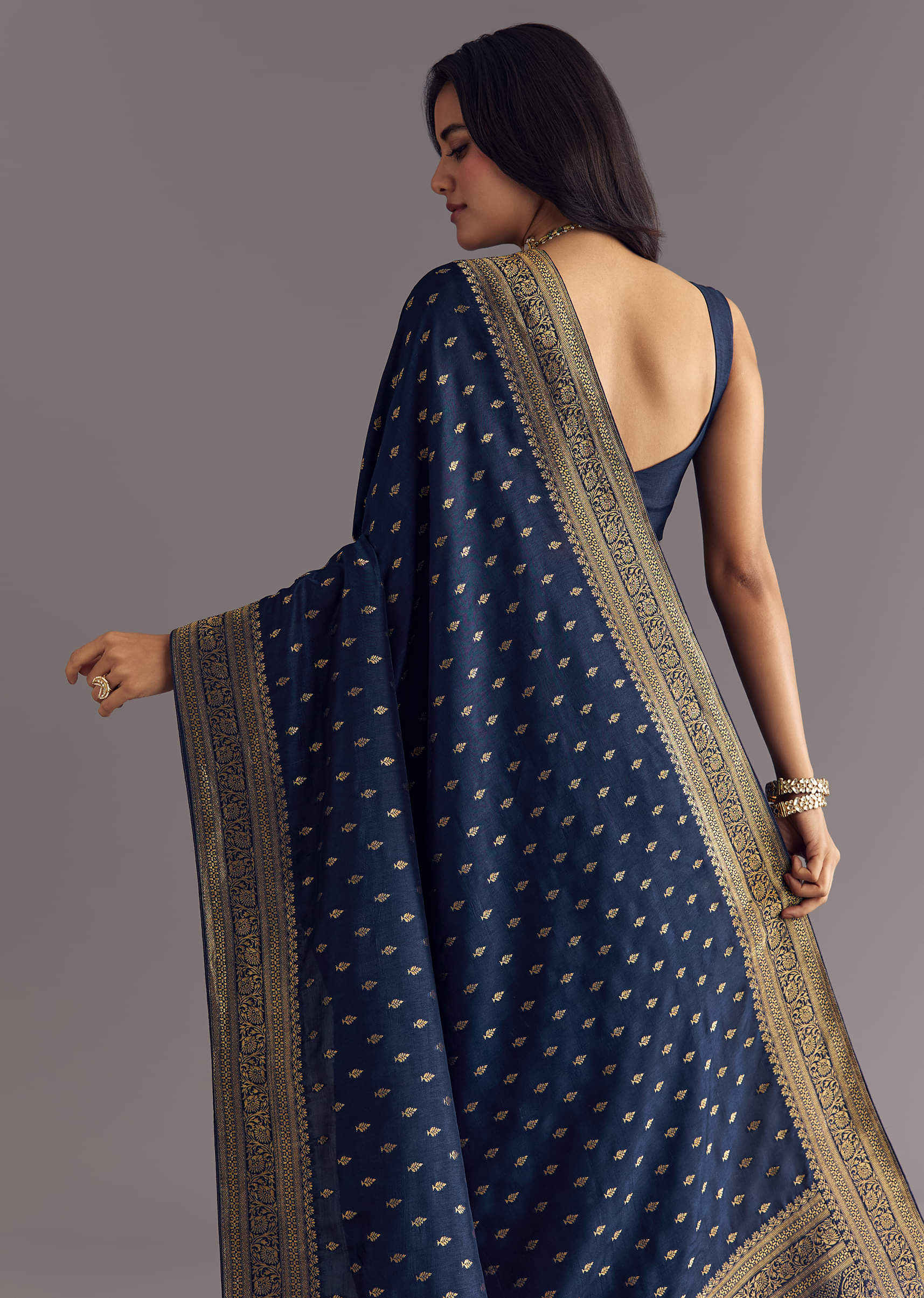 blue-dola-silk-saree-with-zari-border-and-butti-work-sg284634-4_62a1141b-f9ab-489c-ab18-c988e66363b5.jpg