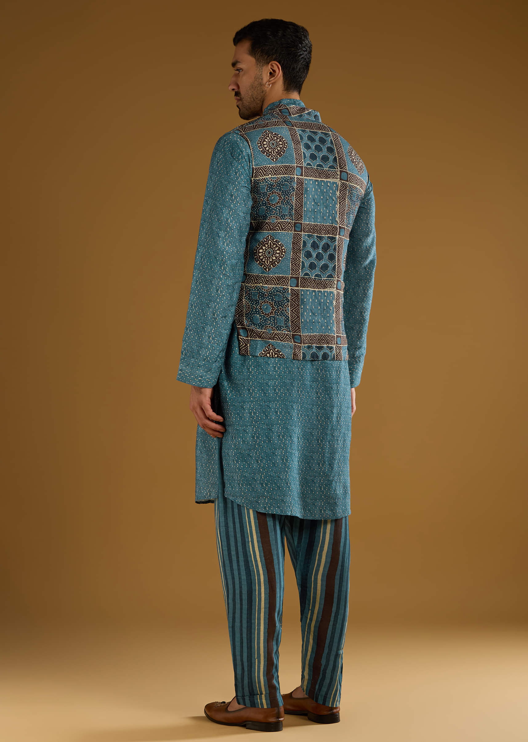 blue-linen-kurta-jacket-set-for-men-with-hand-block-ajrakh-print-sg359220-5.jpg