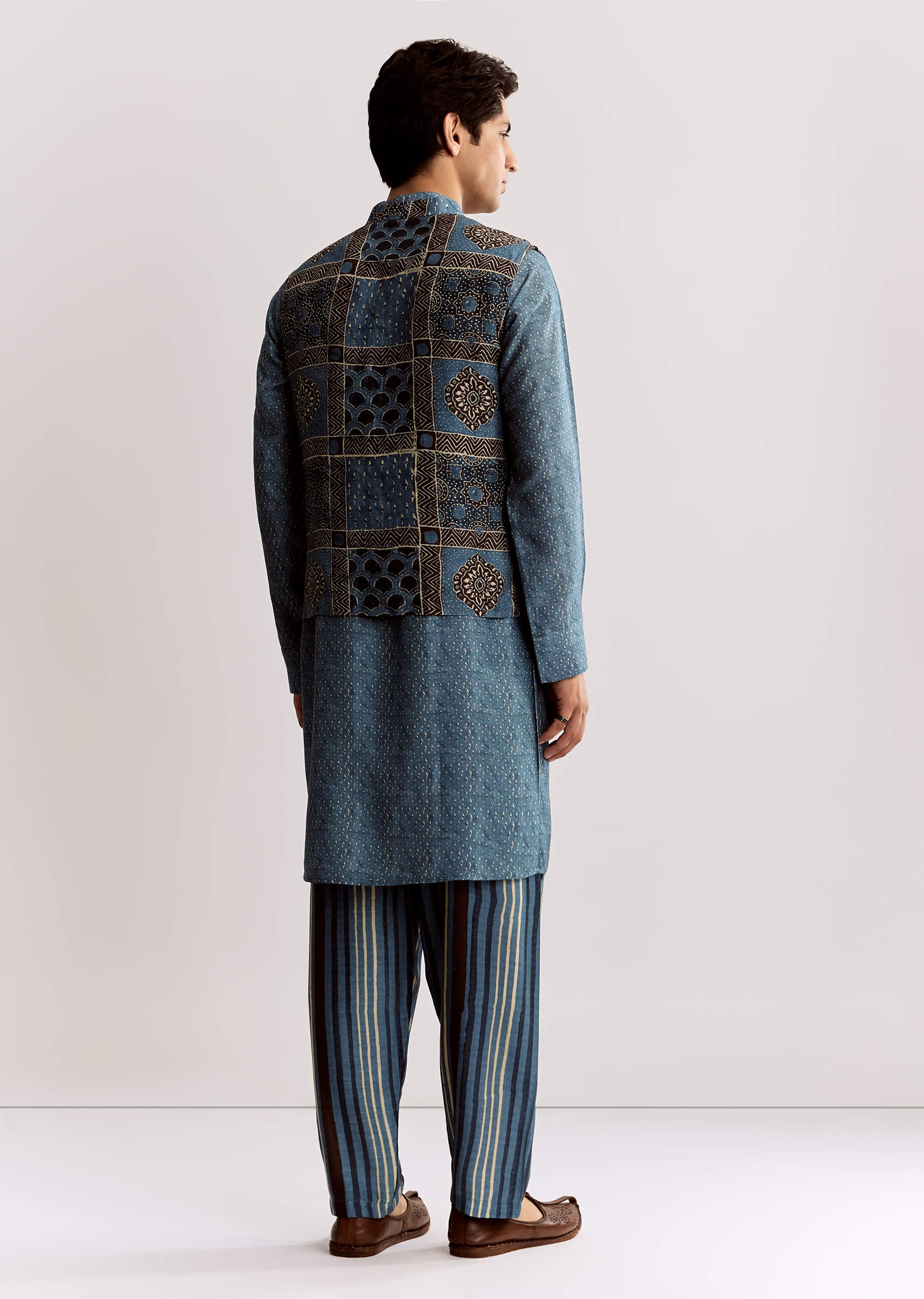 blue-linen-kurta-jacket-set-with-ajrakh-print-sg318175-5_6e5101cd-1057-4d64-af3d-c6a48bc15550.jpg