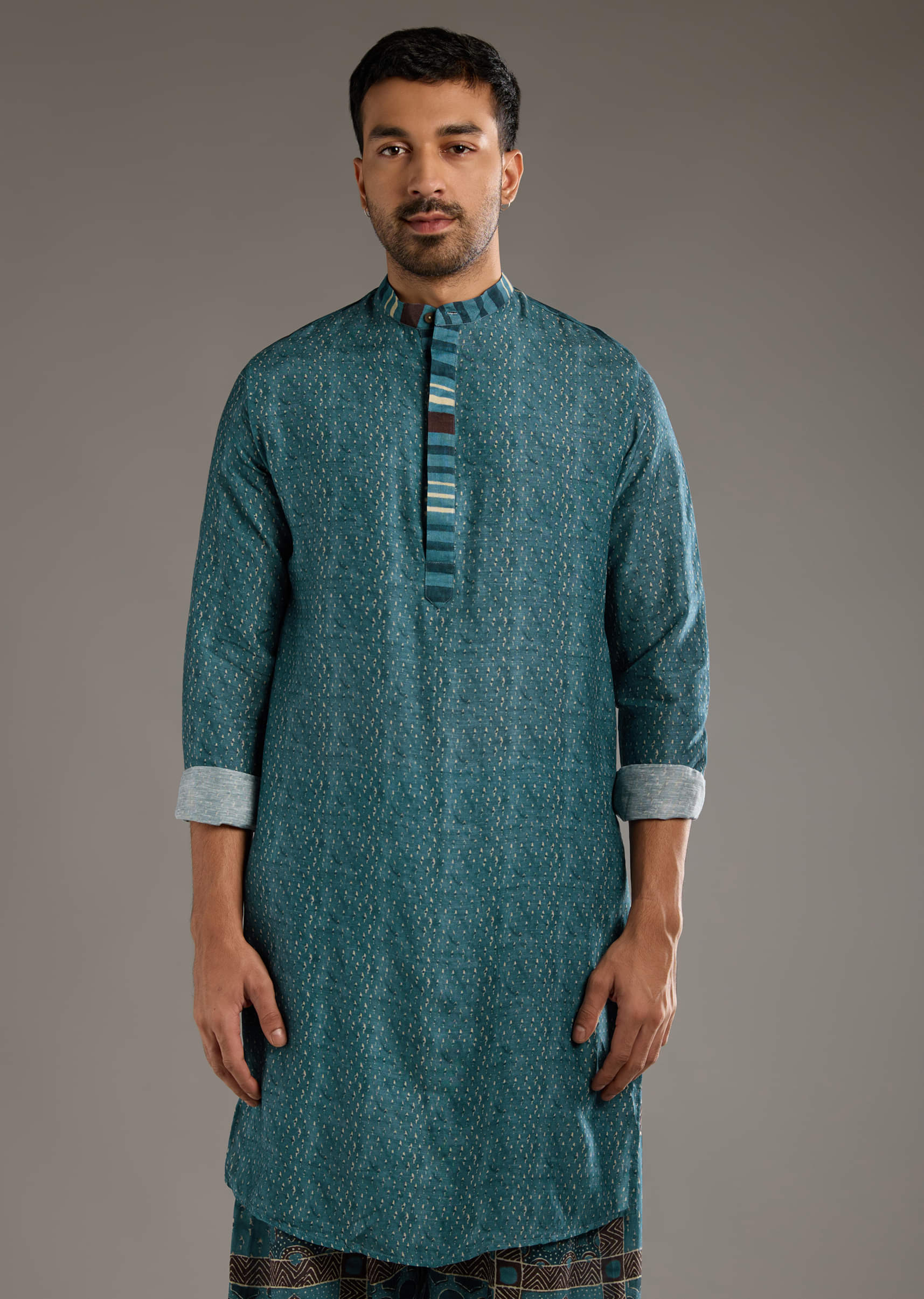 blue-linen-kurta-set-for-men-with-hand-block-ajrakh-print-sg359244-4.jpg