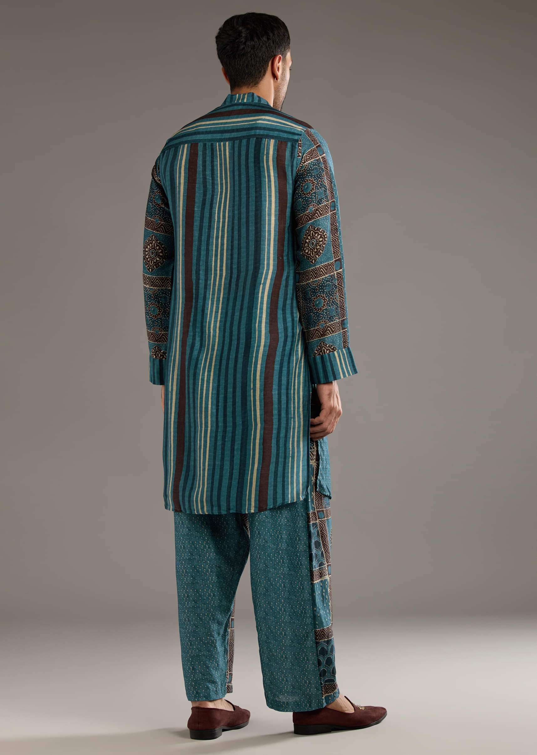 blue-linen-kurta-set-for-men-with-hand-block-ajrakh-print-sg359244-5.jpg