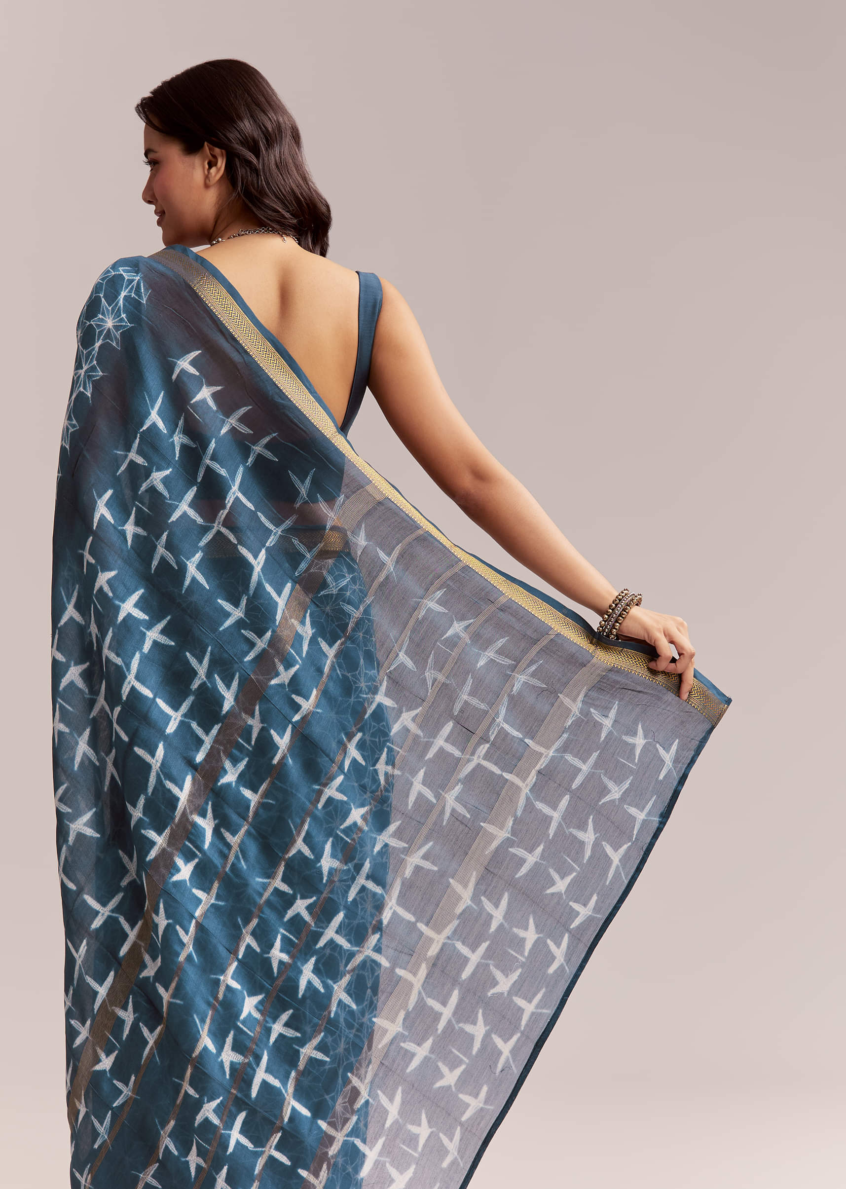 blue-linen-printed-saree-with-hand-dyed-shibori-print-sg311971-4.jpg