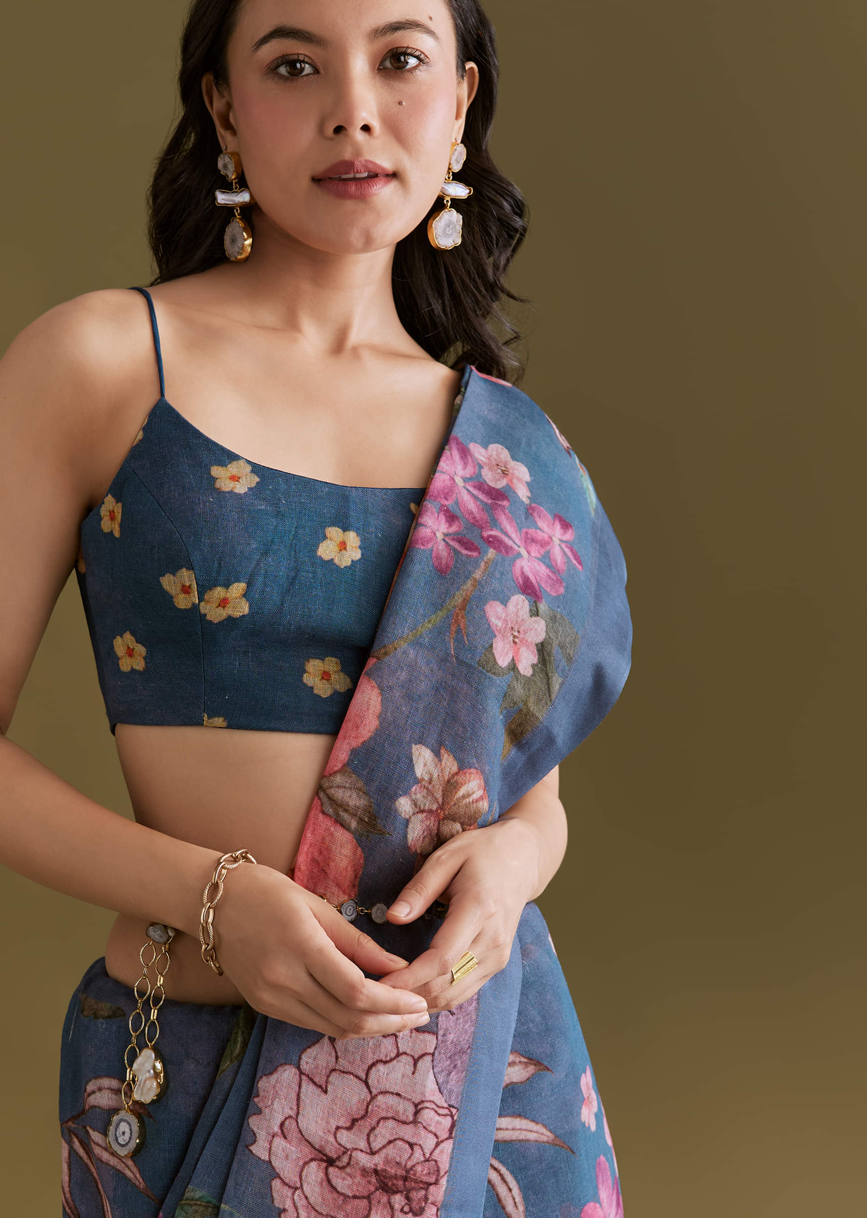 blue-linen-saree-with-botanical-floral-prints-sg291729-5_3346464b-36c3-43a0-a9c3-27a54d5b5858.jpg