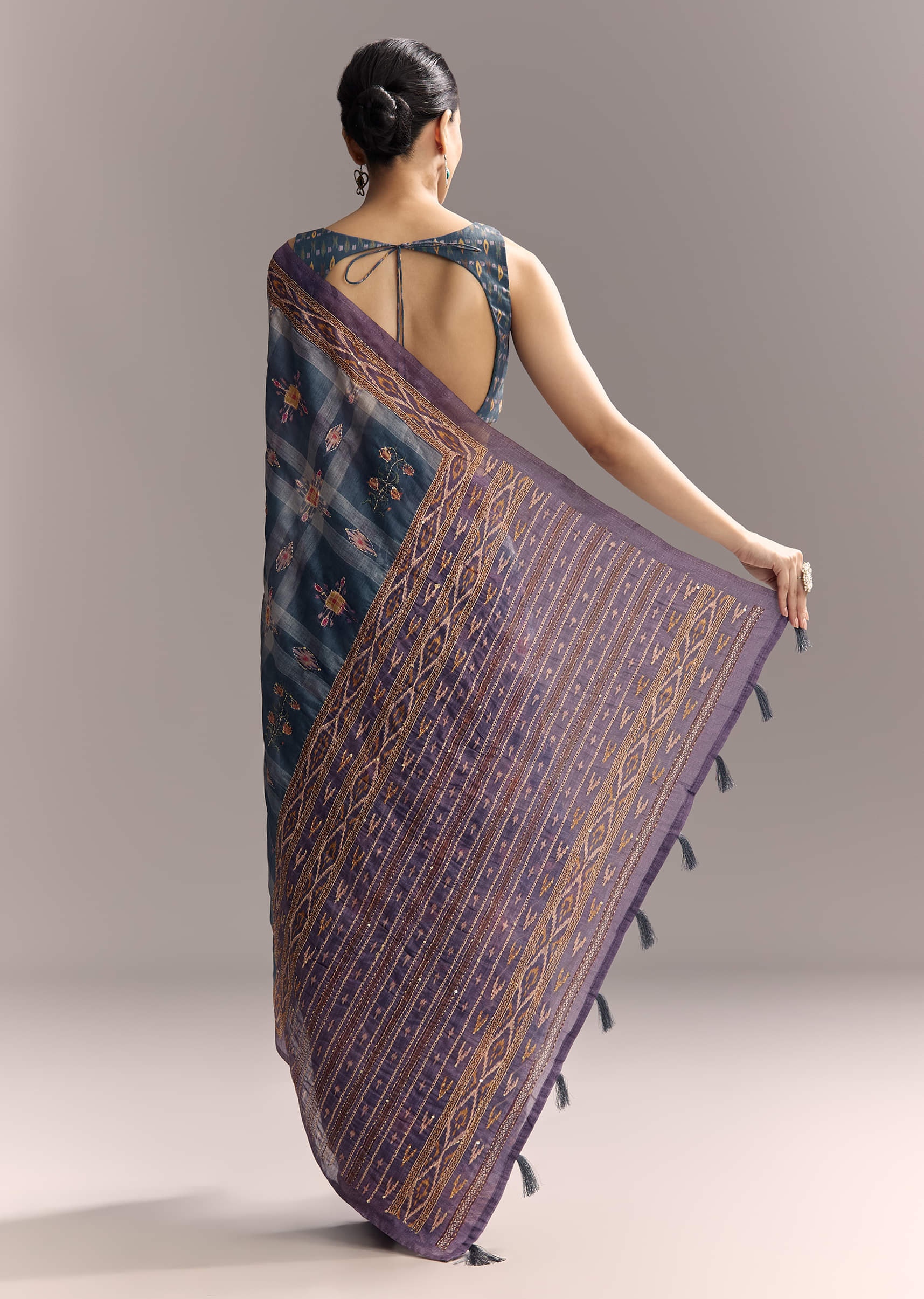 blue-linen-saree-with-hand-block-ajrakh-print-and-lavender-border-sg312211-4.jpg