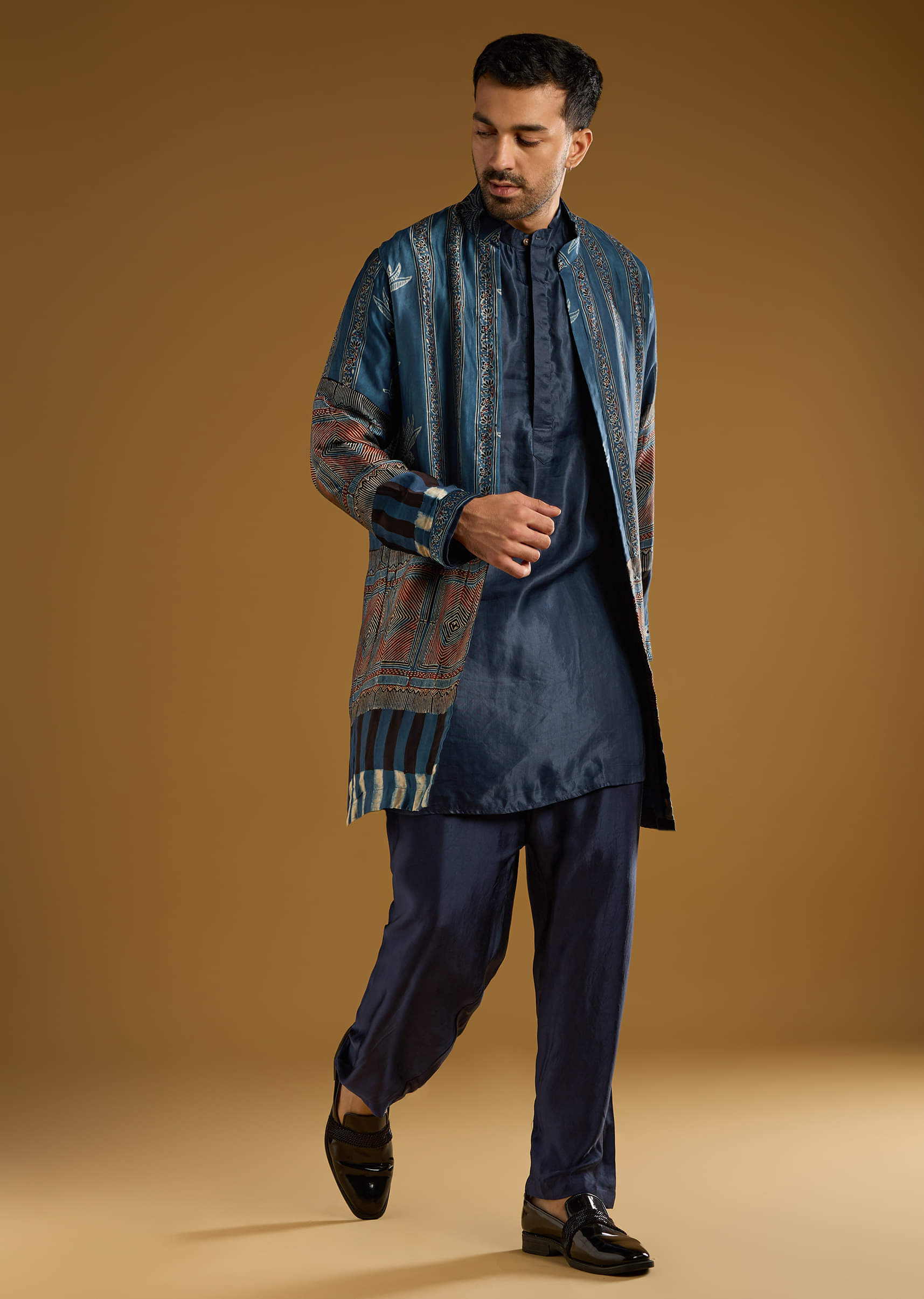 blue-modal-linen-kurta-jacket-set-for-men-with-hand-block-ajrakh-print-sg359342-3.jpg