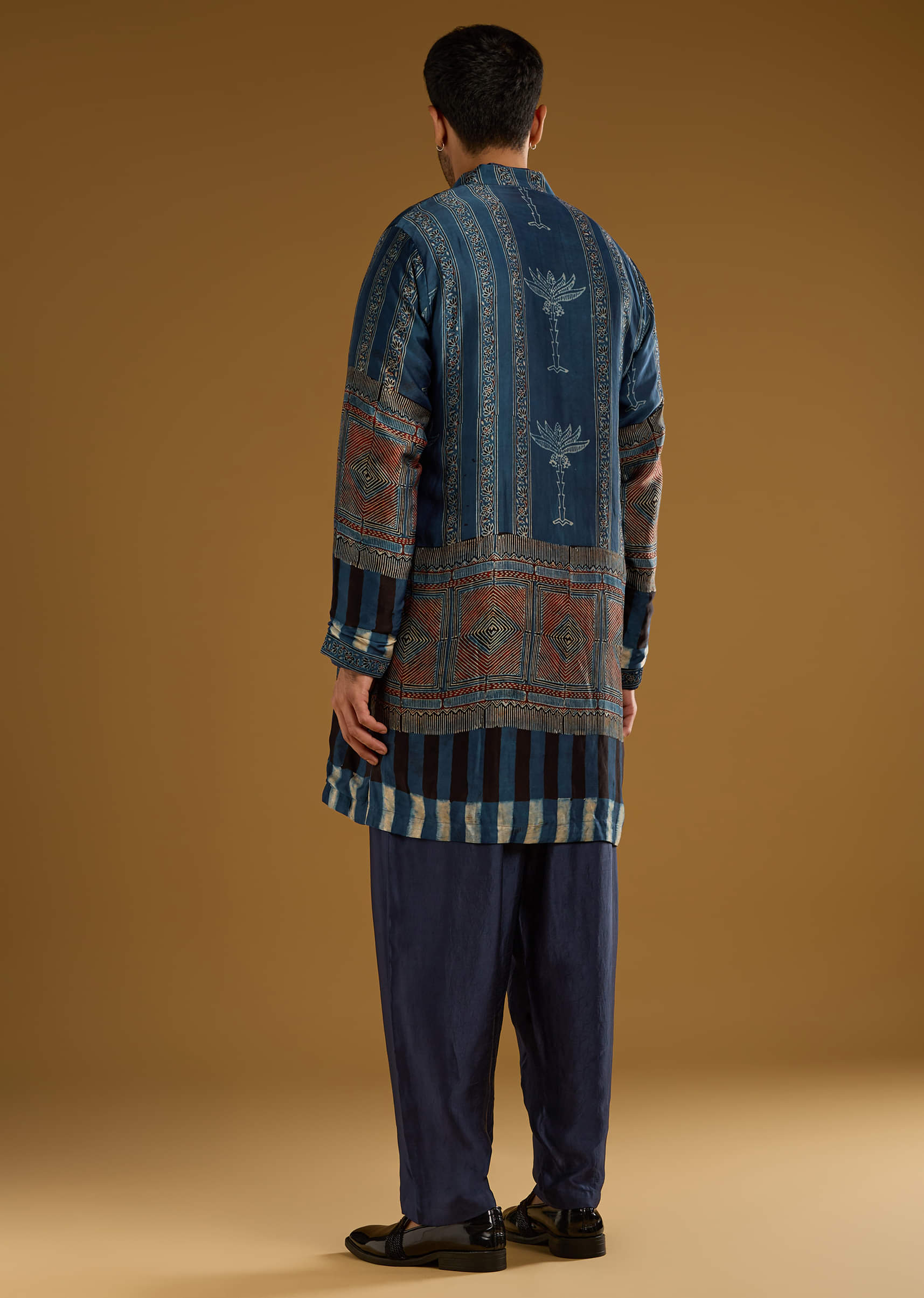 blue-modal-linen-kurta-jacket-set-for-men-with-hand-block-ajrakh-print-sg359342-5.jpg