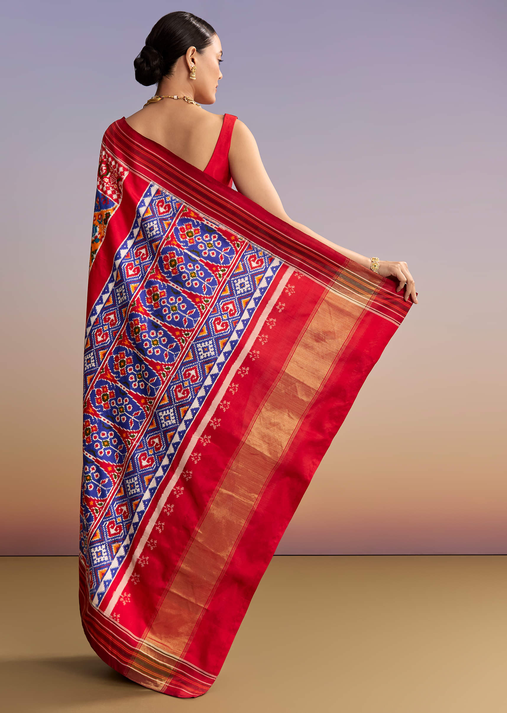 blue-silk-double-ikkat-handwoven-patola-saree-with-floral-motifs-sg332439-4.jpg