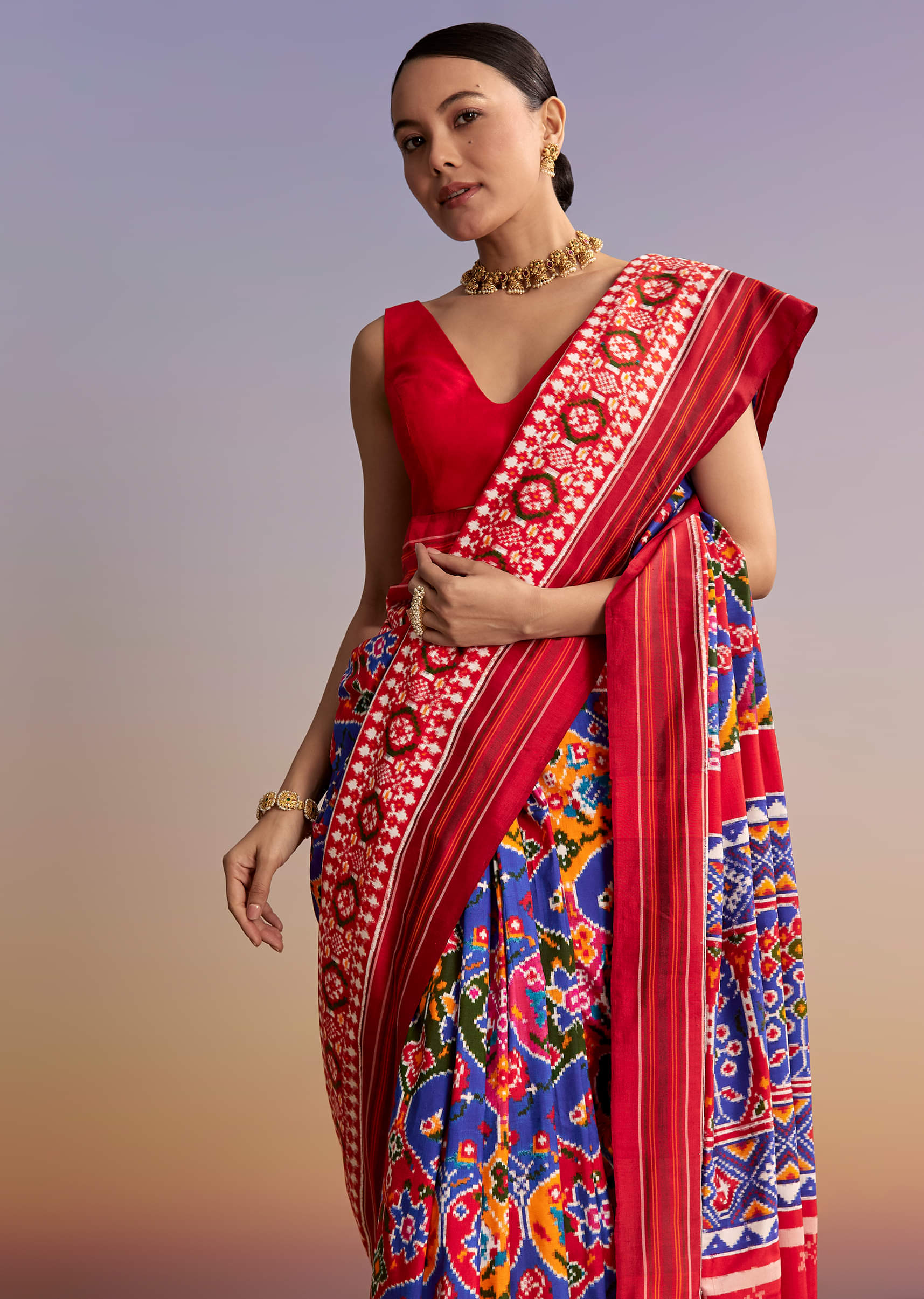 blue-silk-double-ikkat-handwoven-patola-saree-with-floral-motifs-sg332439-5.jpg