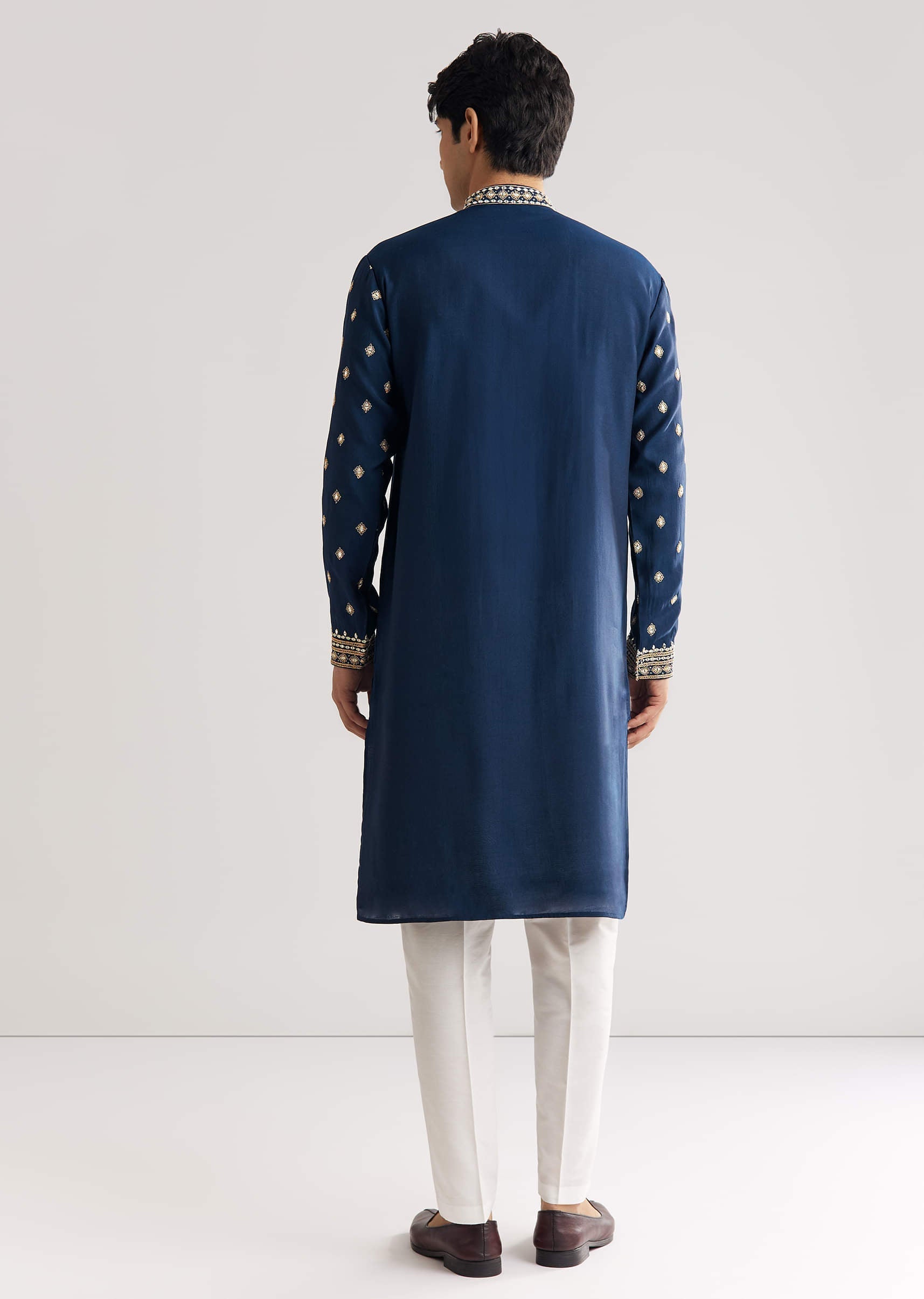 blue-silk-yoke-embroidered-kurta-set-with-gotta-and-resham-work-sg309065-5_1_4387dd72-0abb-451e-ab27-d992f9af8cb5.jpg