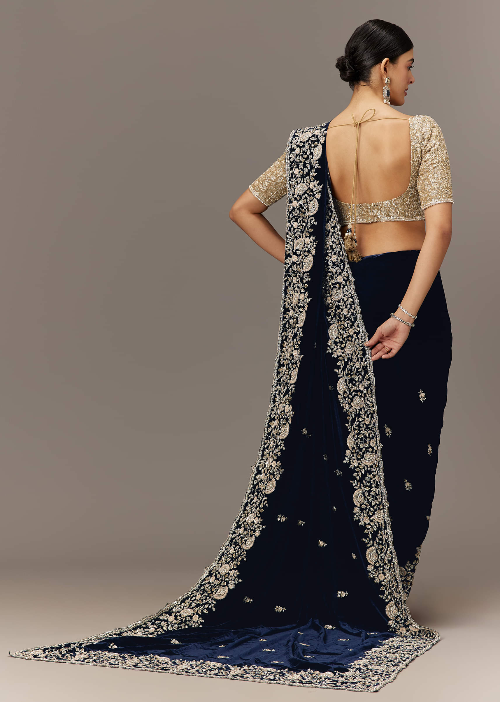 blue-velvet-saree-with-brocade-embroidered-blouse-sg300073-5_337f5616-890f-48b2-91ae-1689967aceb1.jpg