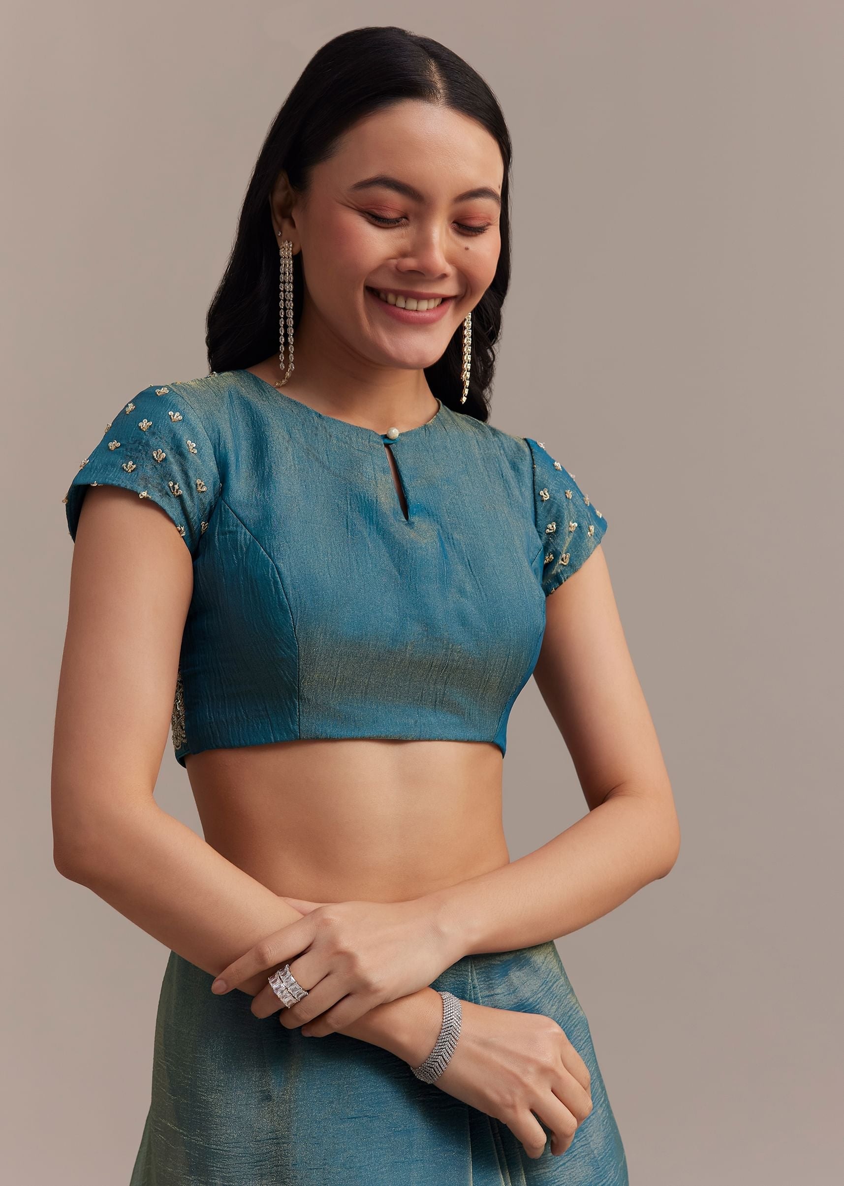 blue_crushed_tissue_saree_with_scallop_embellished_border-sg284503_11_56d2ea06-5625-4074-ae39-03e1667d58a9.jpg