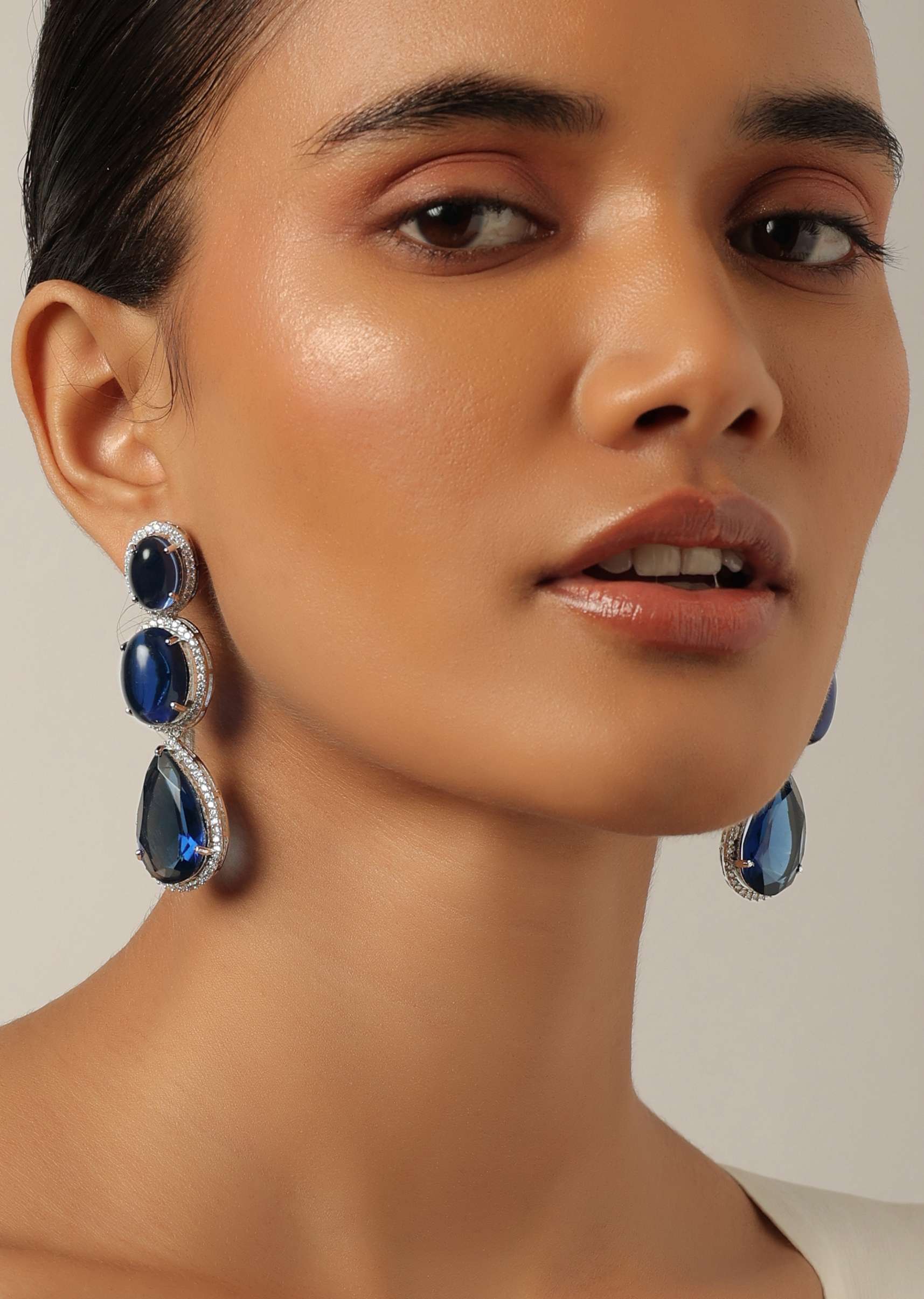 blue_long_stone_studded_pendant_necklace-sg181116_1_57d919ea-4975-408a-a402-3411a47b833a.jpg