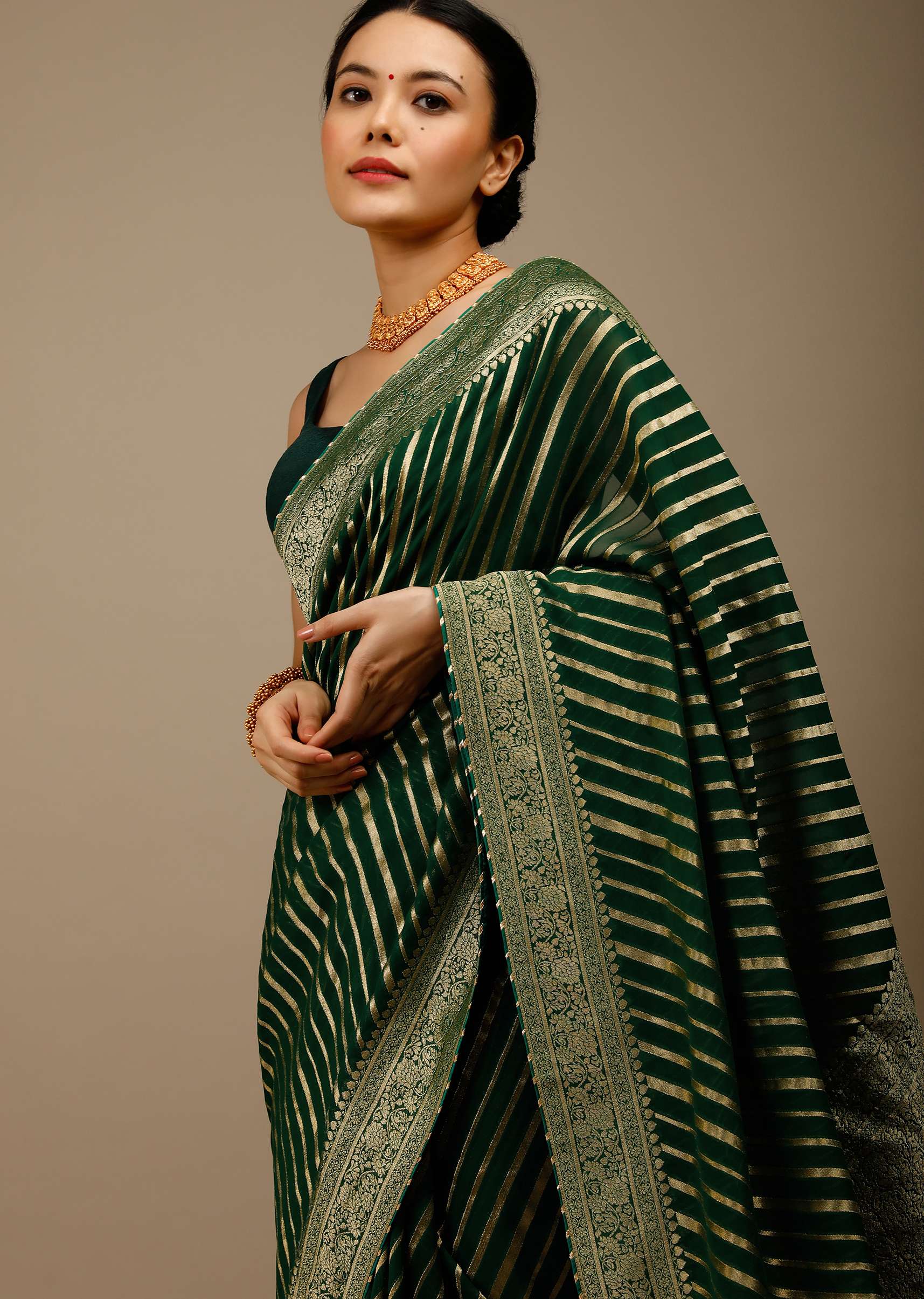 bottle-green-saree-in-georgette-with-brocade-woven-diagonal-stripes-and-floral-border-online-kalki-fashion-j004pf1081y-sg70053_4_8984a916-8d4c-4bfc-9535-77018a84a33c.jpg