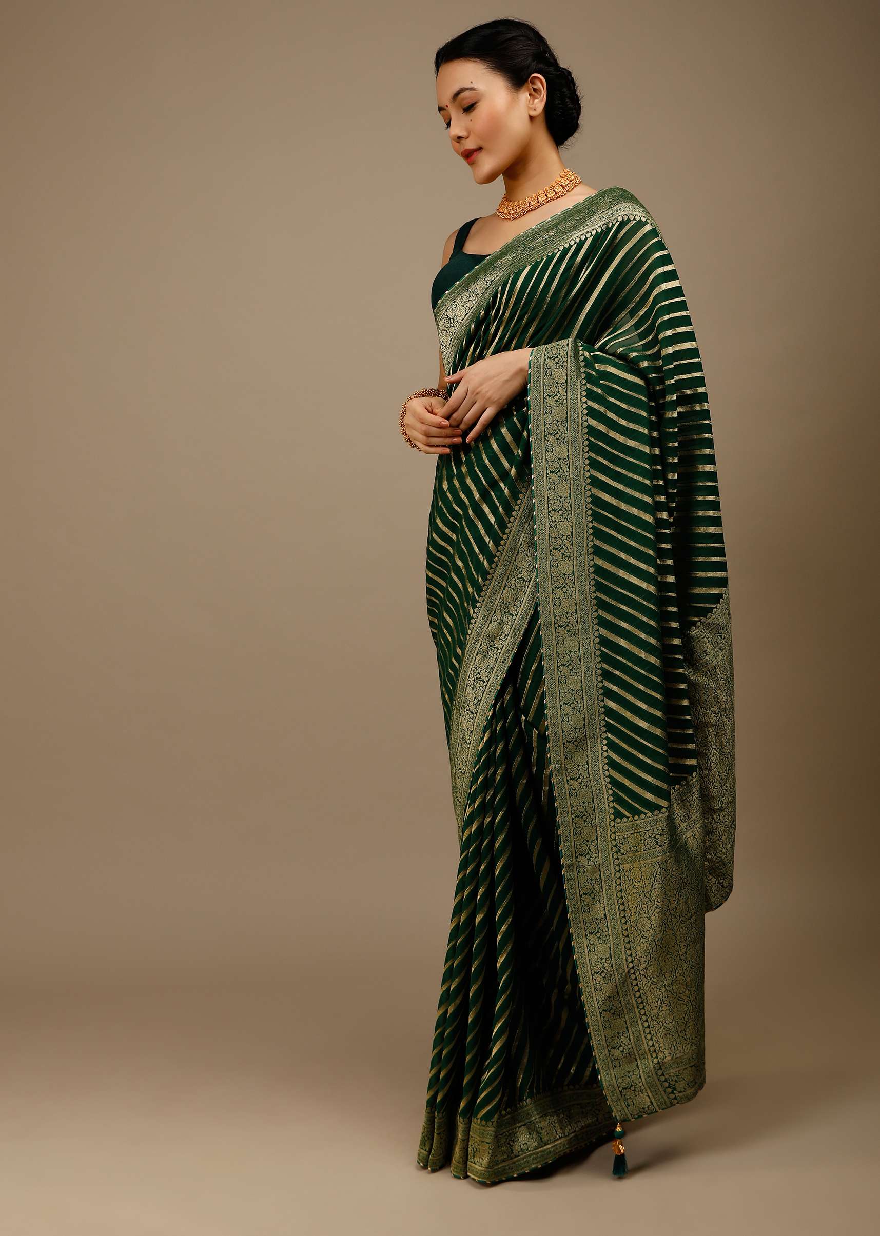 bottle-green-saree-in-georgette-with-brocade-woven-diagonal-stripes-and-floral-border-online-kalki-fashion-j004pf1081y-sg70053_5_bd480469-a1ce-4433-8f60-52afcda6f159.jpg