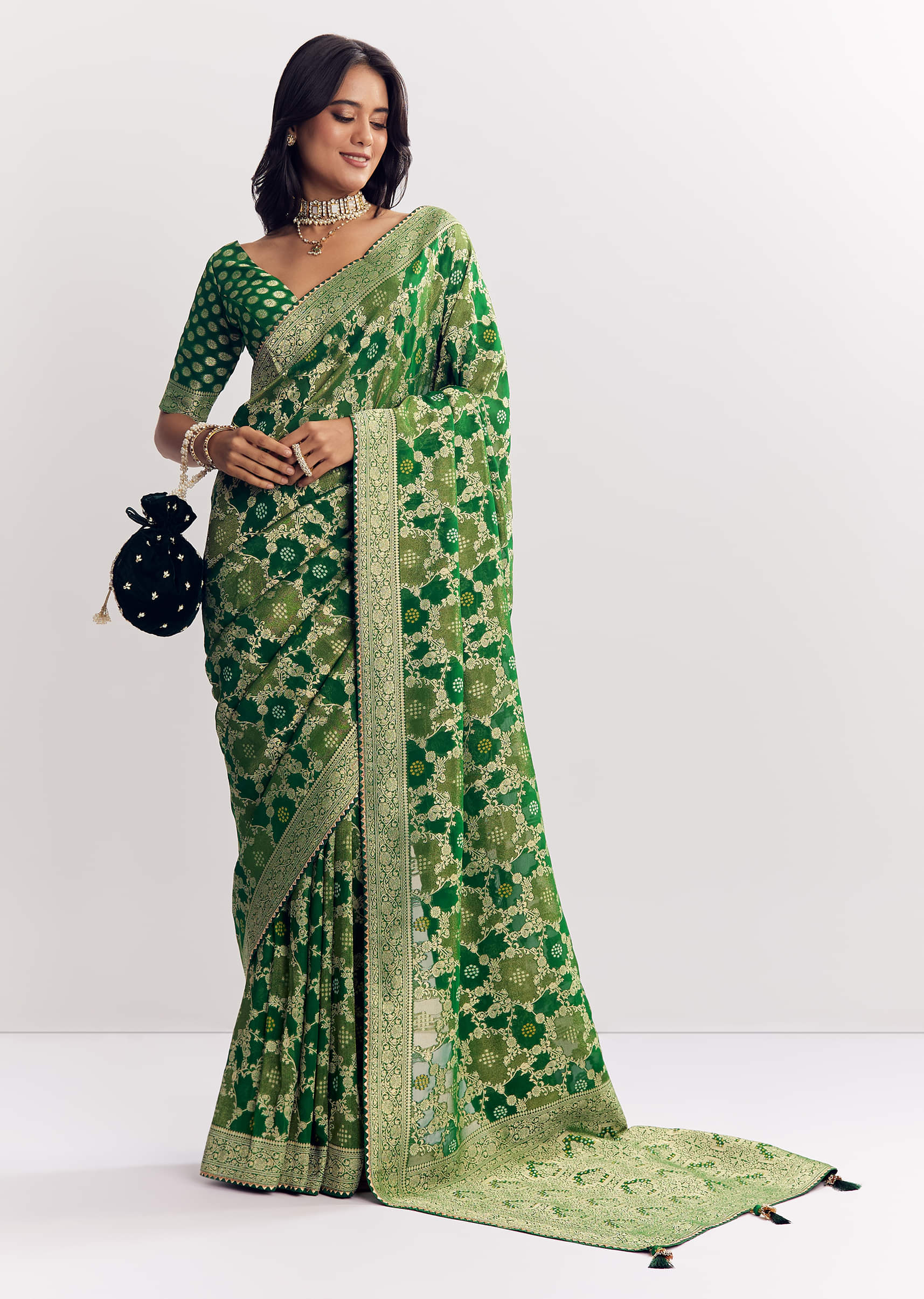 bottle-green-shaded-dola-silk-saree-with-zari-jaal-work-sg312402-2_60aa8296-39a0-4a76-b558-426d0a5601b7.jpg