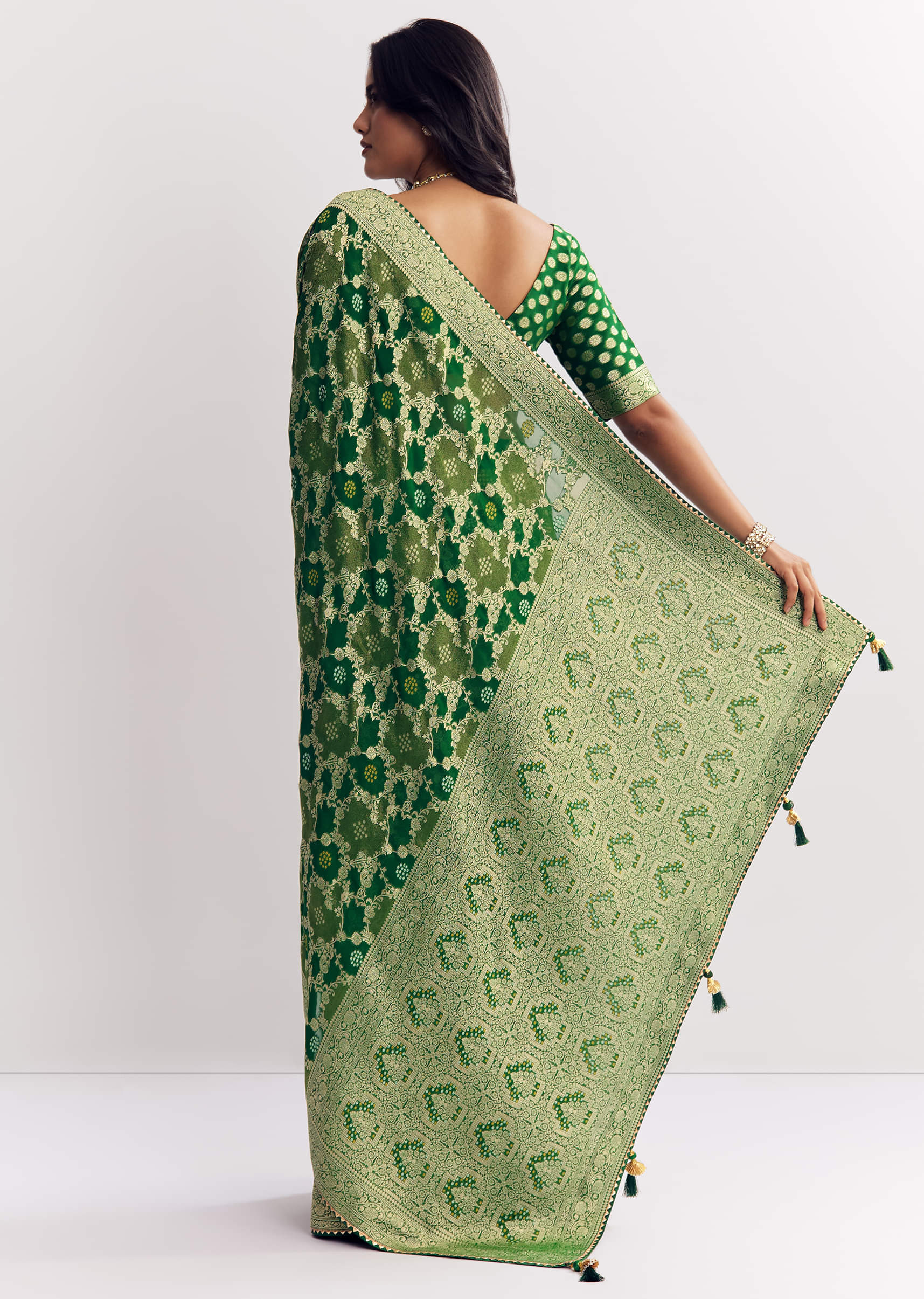 bottle-green-shaded-dola-silk-saree-with-zari-jaal-work-sg312402-4_080a34e7-b9af-4f5f-a300-67c485ffb171.jpg