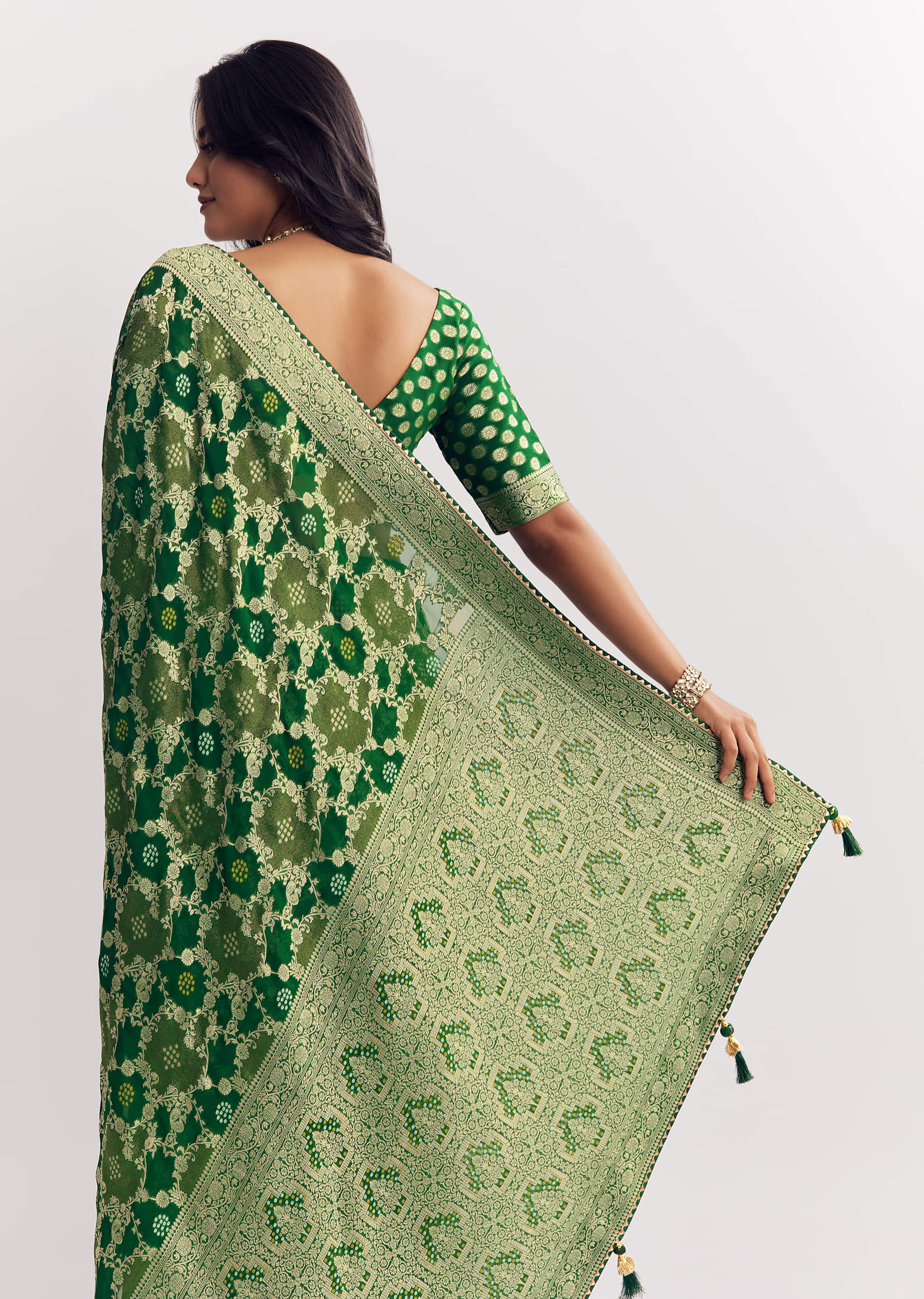 bottle-green-shaded-dola-silk-saree-with-zari-jaal-work-sg312402-6_12db4168-c409-493e-afc7-82bb04d09584.jpg