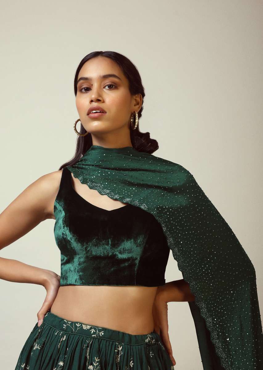 bottle_green_sleeveless_blouse_with_leaf_shaped_neckline_online_-_kalki_fashion_-_sg33230_2_c9a43910-d281-4012-bffd-18aff7e303d7.jpg