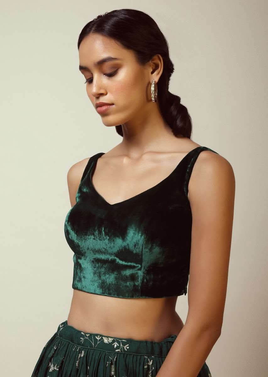 bottle_green_sleeveless_blouse_with_leaf_shaped_neckline_online_-_kalki_fashion_-_sg33230_4_989fe8ff-13c9-4124-9865-1c72d704b5da.jpg