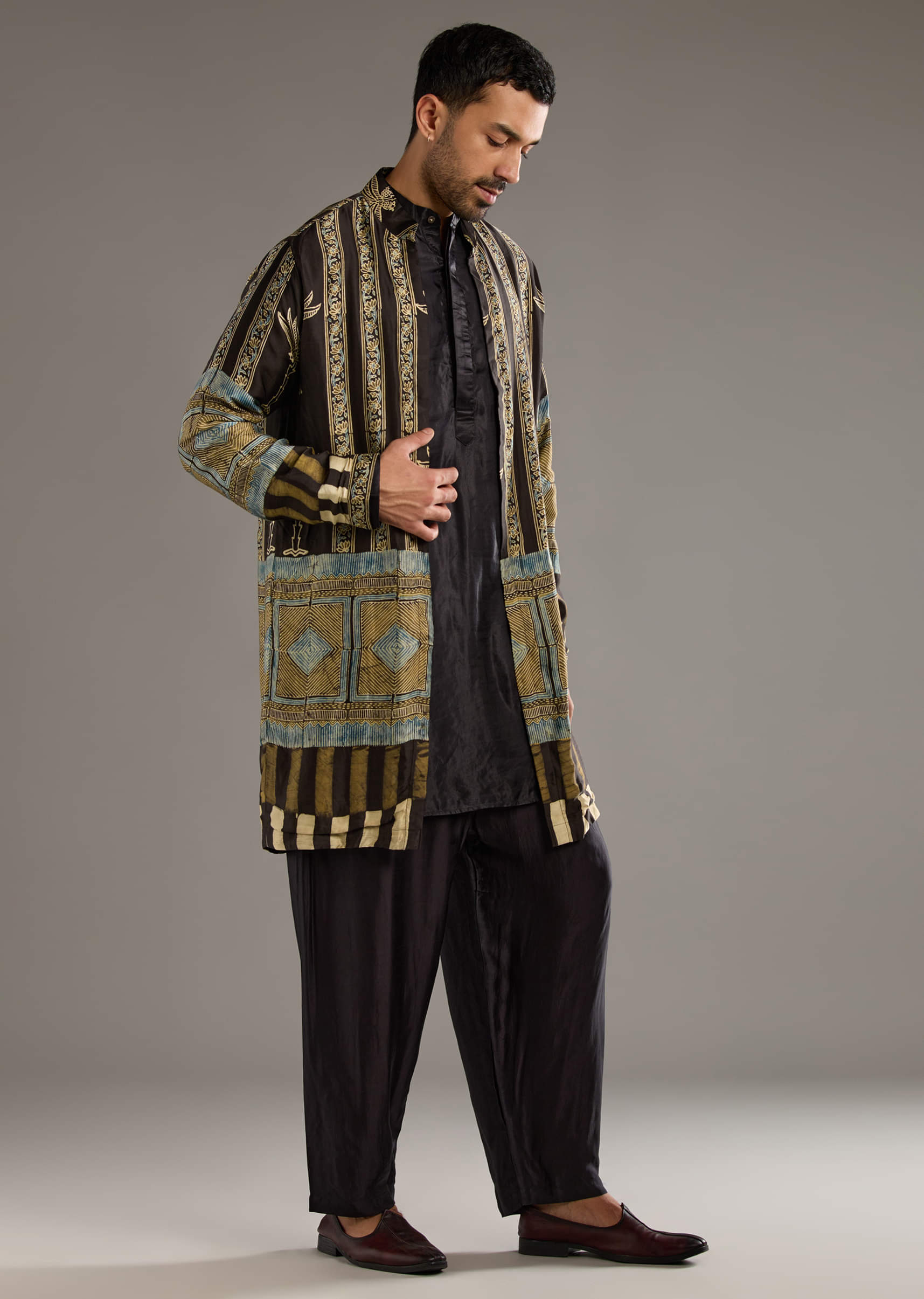 brown-modal-linen-kurta-jacket-set-for-men-with-hand-block-ajrakh-print-sg359358-3.jpg