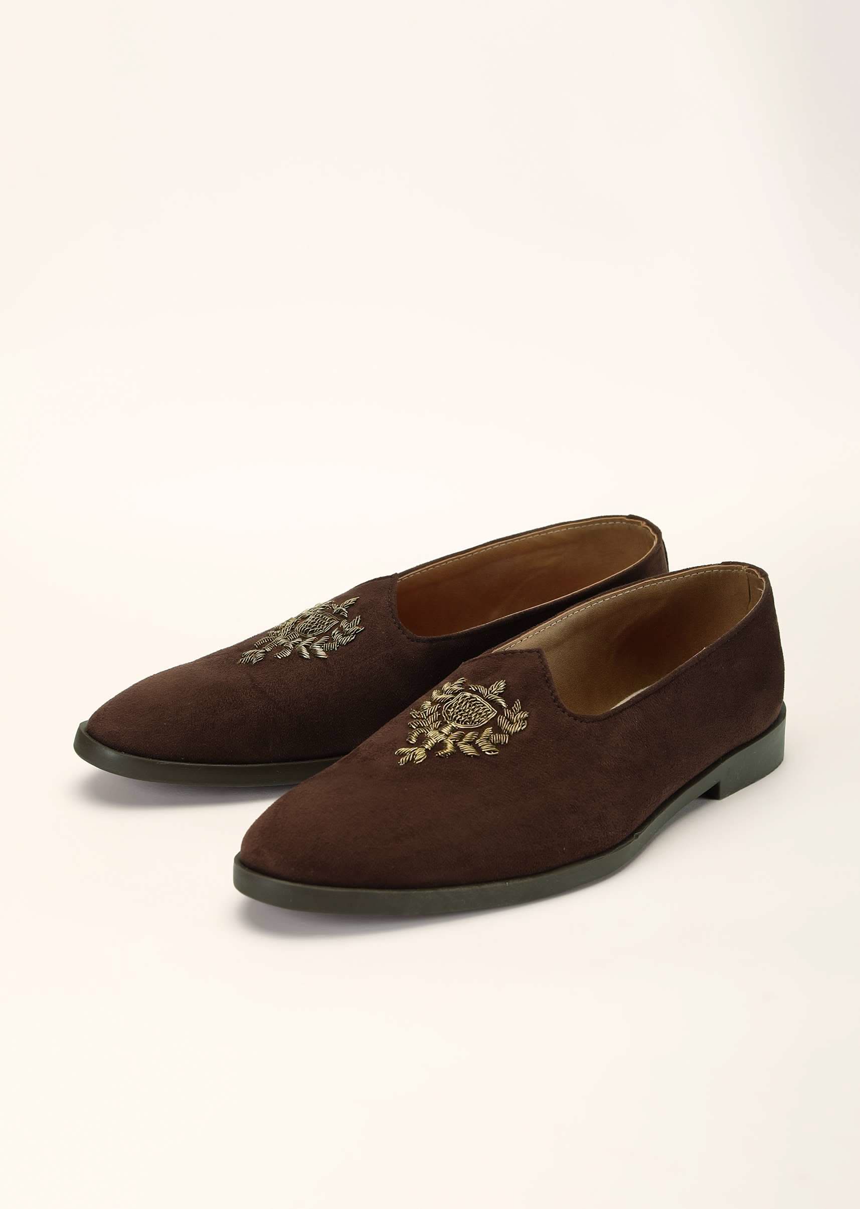 brown_juttis_in_suede_with_zardosi_embroidered_motif-m150nms044hy-sg94502_2_a39961aa-600e-43b7-85b3-e98f40a94e65.jpg