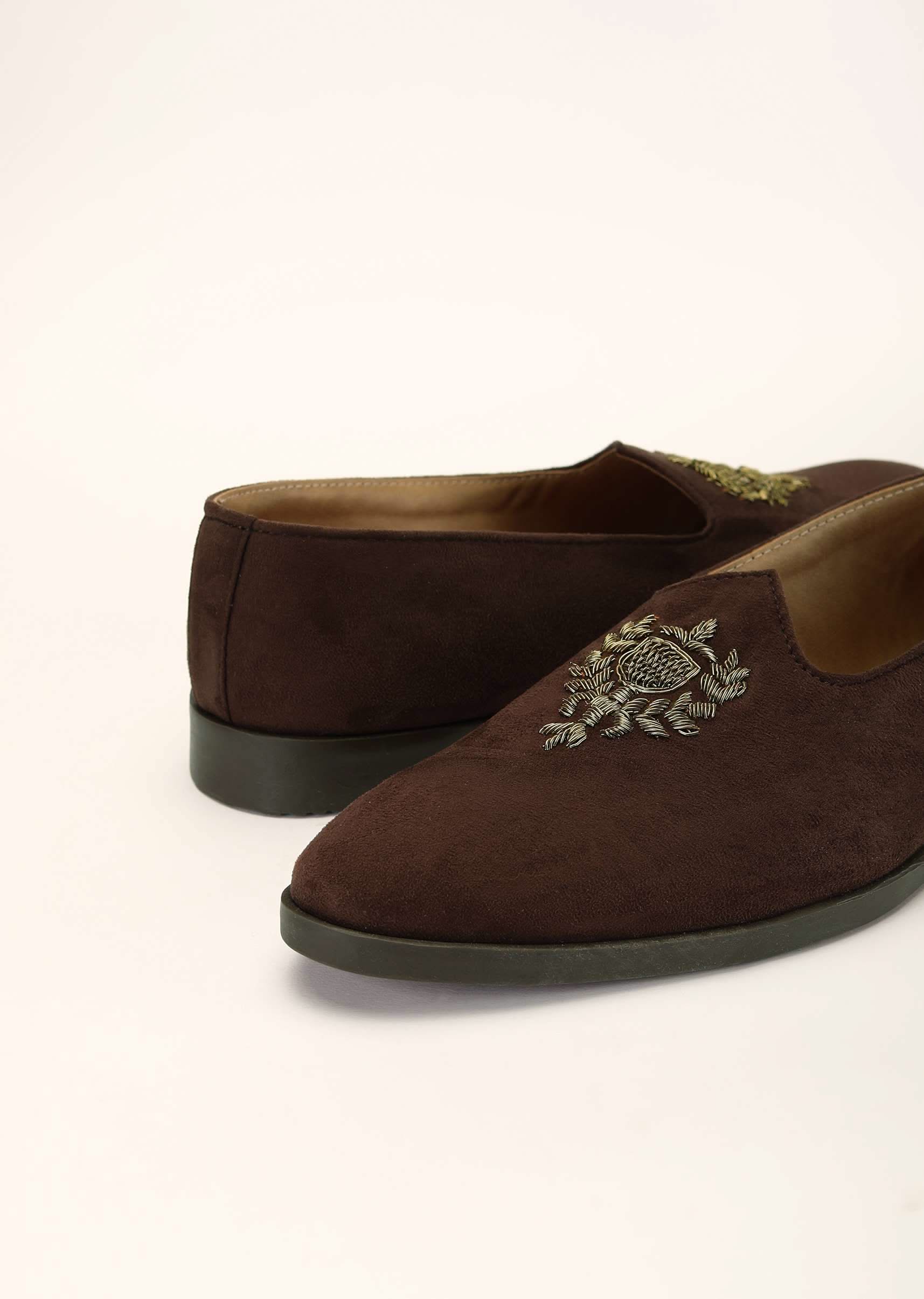 brown_juttis_in_suede_with_zardosi_embroidered_motif-m150nms044hy-sg94502_4_b3ebac6d-8c3e-458e-8eeb-ac1c3c83ed11.jpg