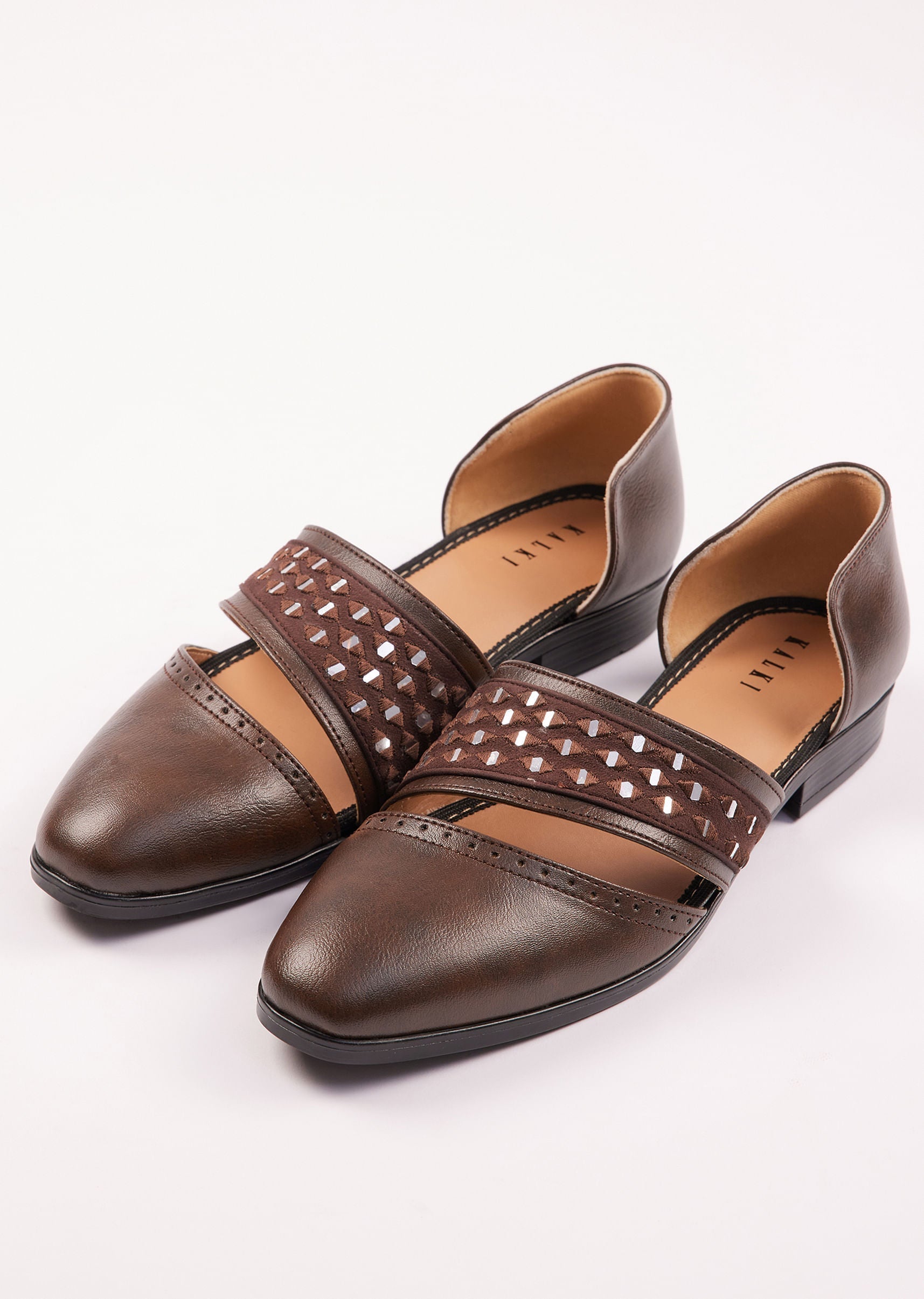 brown_suede_juttis_with_mirror_work-sg250589_4_a4a87382-4502-4ba7-af55-b58b39174079.jpg