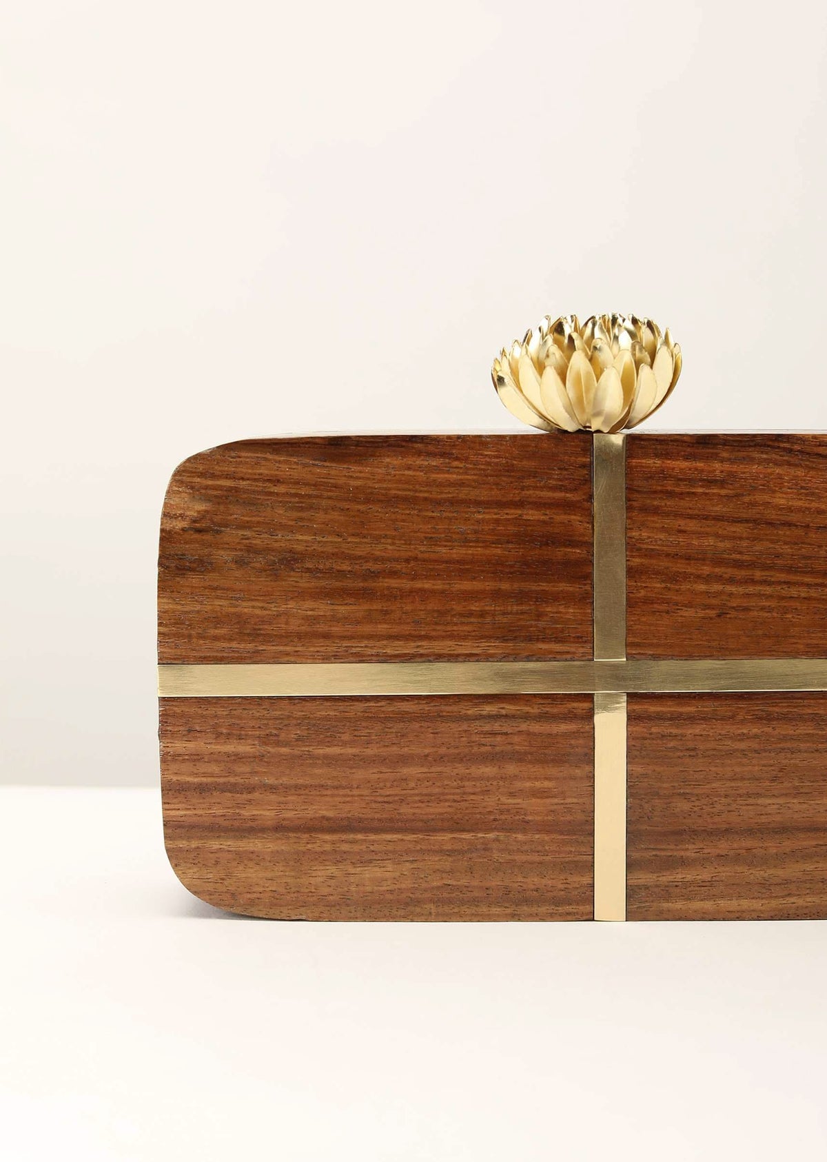 brown_wood_box_clutch_with_rounded_edges_and_metal-m070rsk14cy-sg91347_3_616d6768-653e-4da0-814c-462fdebeb494.jpg