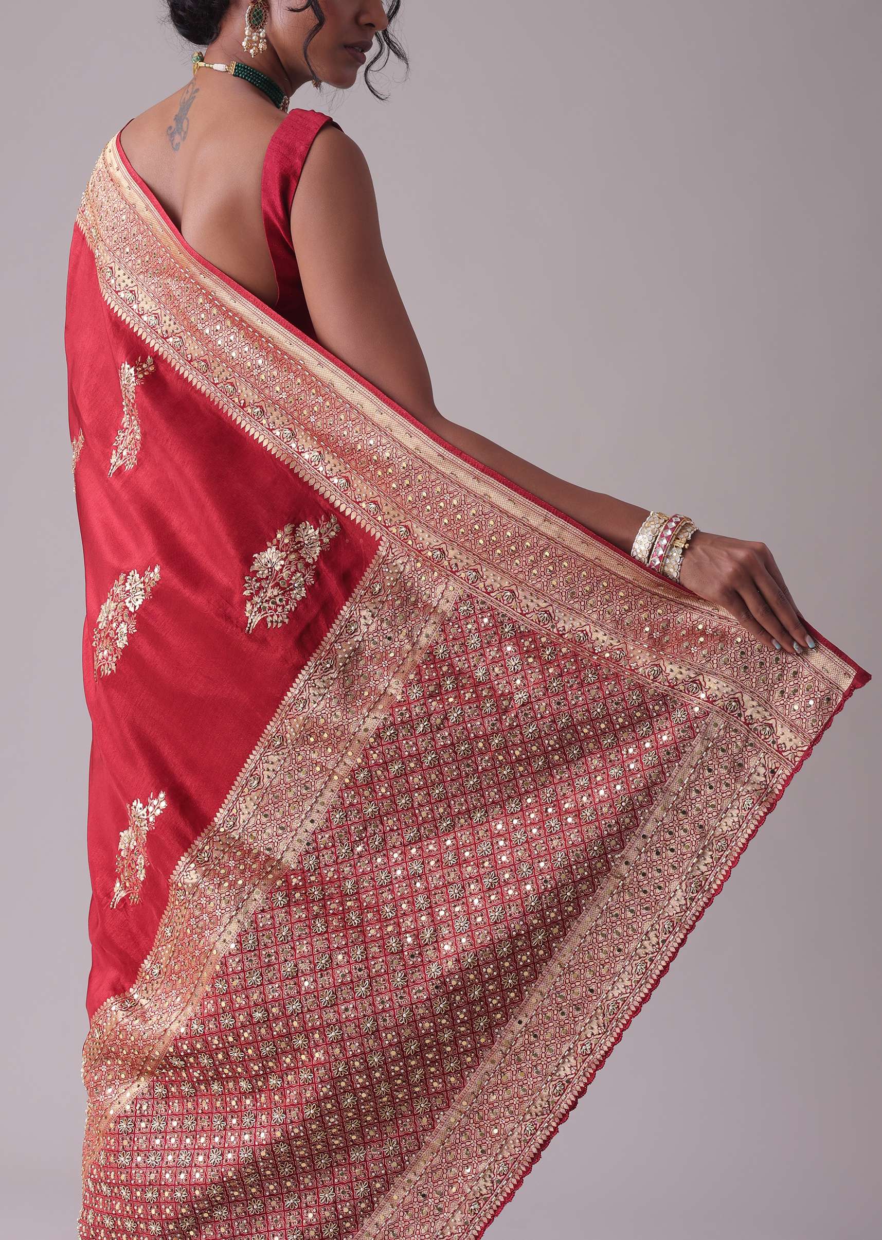 chilli_pepper_red_embroidered_saree-sg128353_8_4613bf4e-9bf8-441f-9c13-7e490cf212fb.jpg