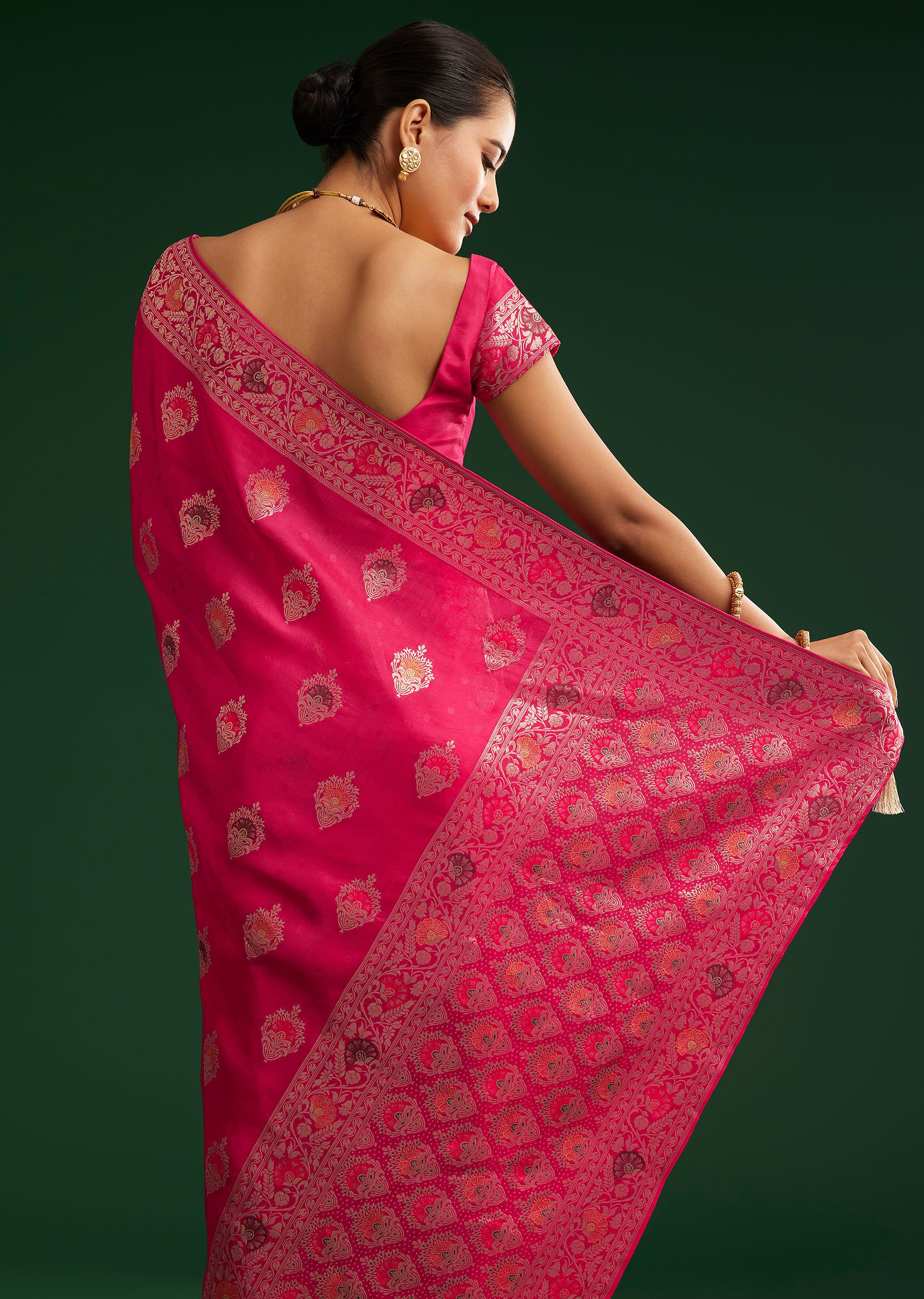 classic-red-dola-silk-saree-with-zari-detailing-sg292397-4_98788dcf-9fe0-4a55-9878-d39a32d8072a.jpg