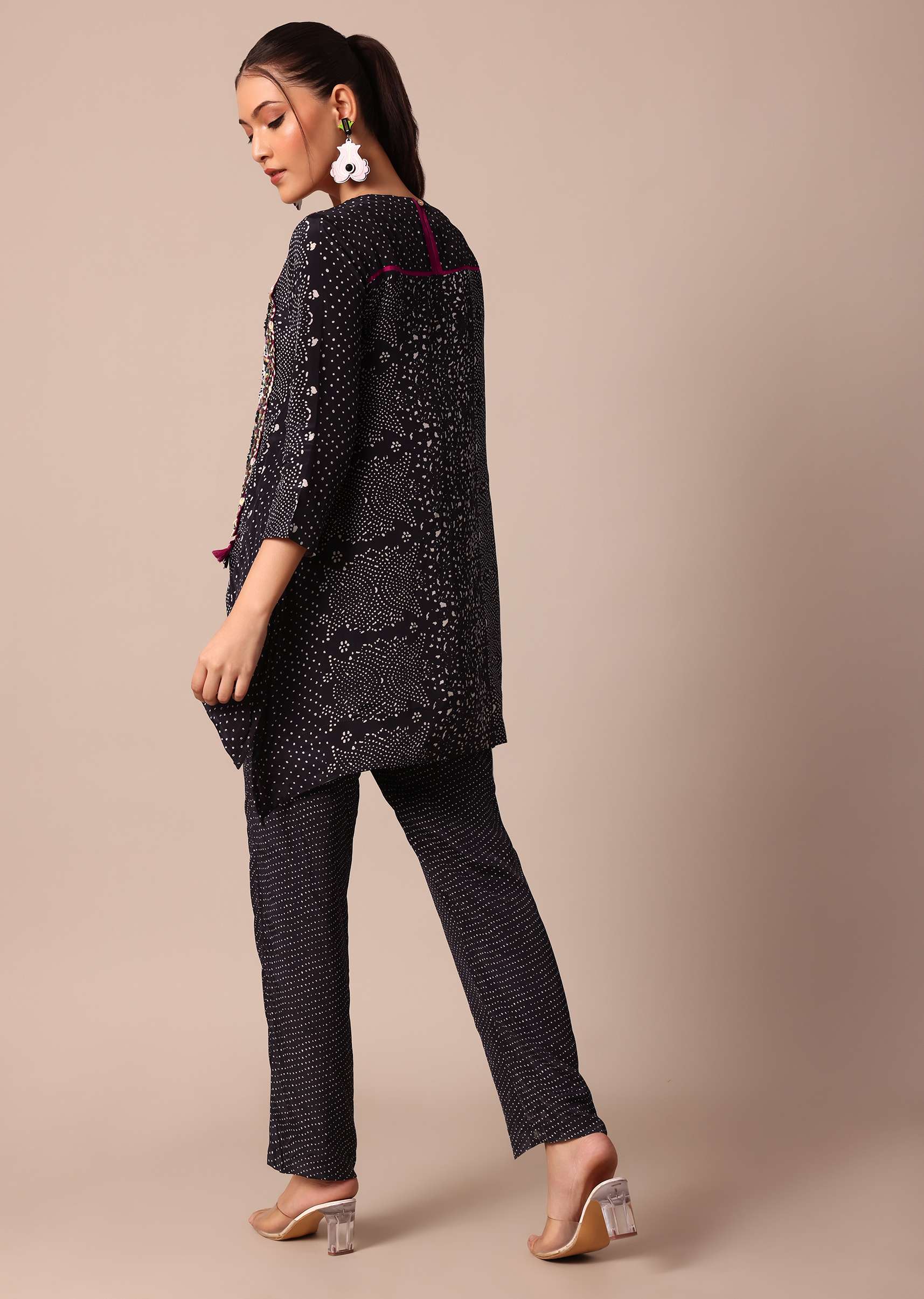 classic_black_silk_printed_embroidery_kurta_pant_set-sg216646_4_25697f6e-38da-449a-8103-4e581dcff19e.jpg