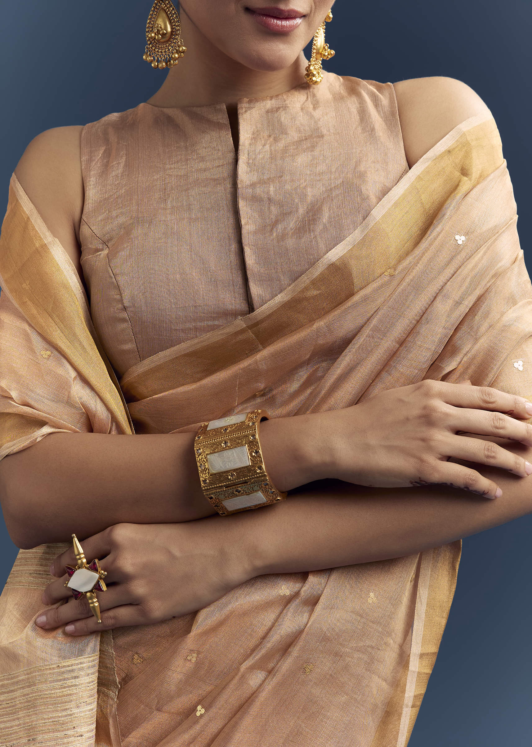 copper-tissue-organza-woven-saree-with-golden-zari-work-sg346427-2.jpg
