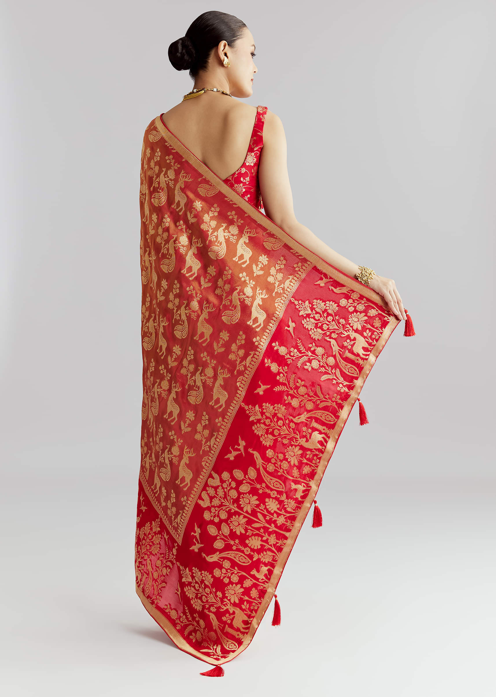 coral-red-silk-woven-saree-with-zari-work-sg350481-4.jpg