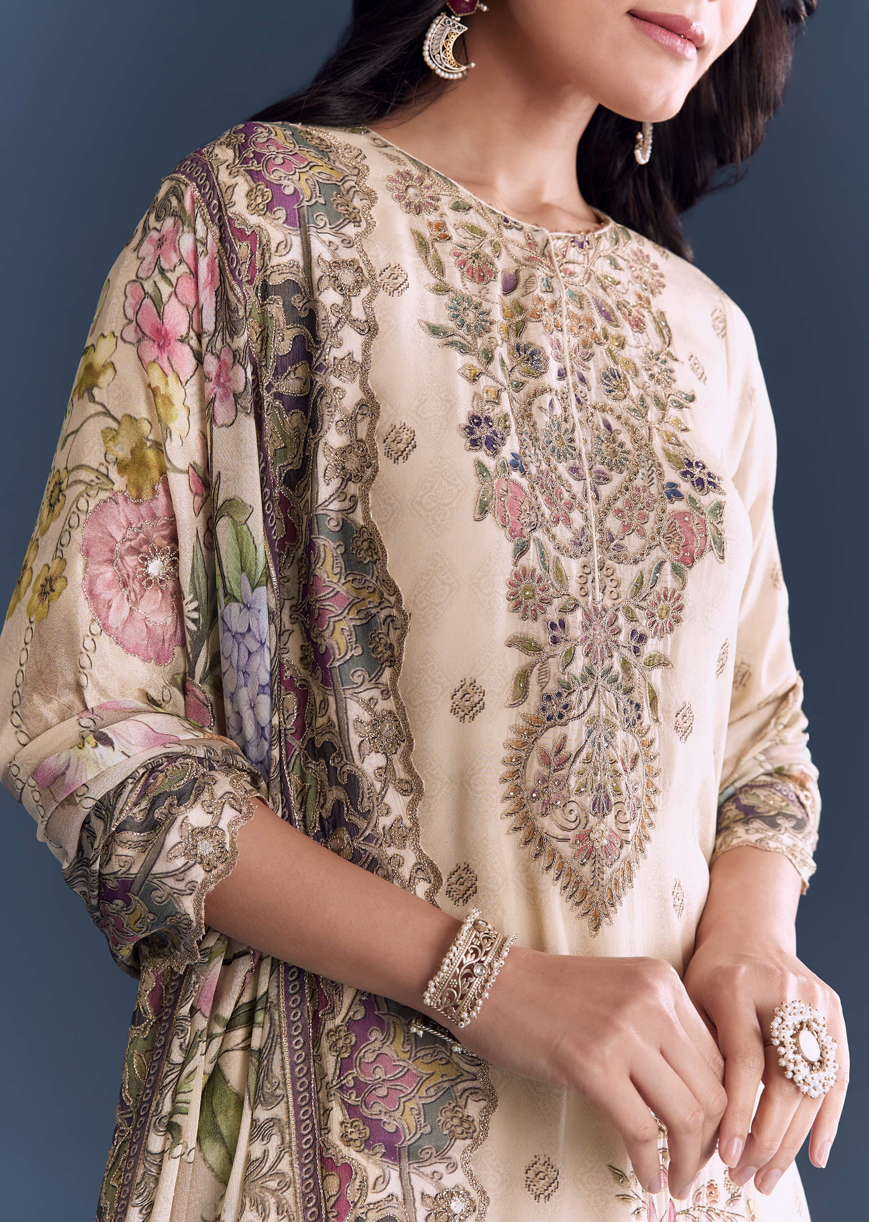 cream-crepe-kurta-set-with-indie-print-and-floral-print-dupatta-sg344093-2.jpg